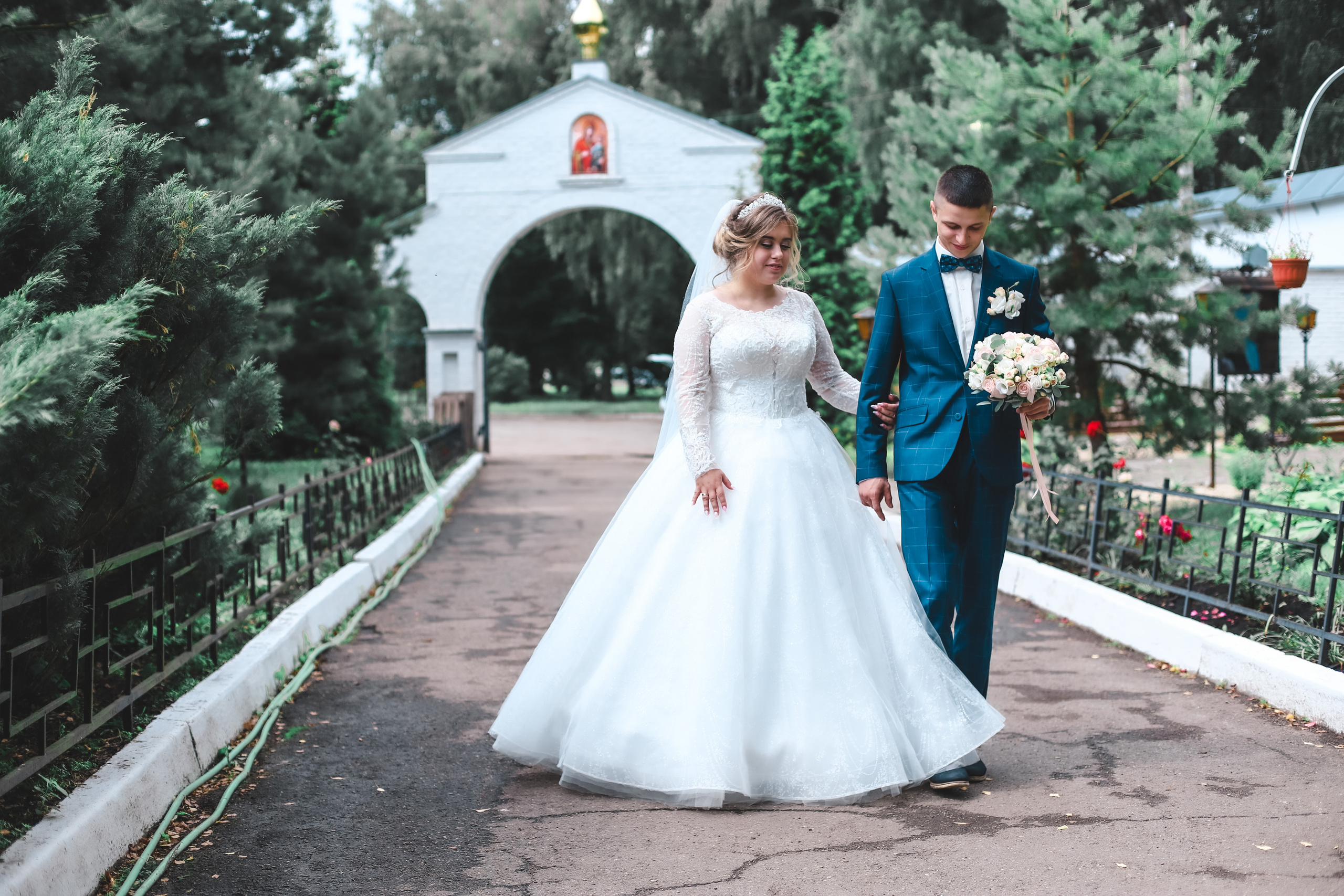 Свадебная прогулка МУЖСКОЙ МОНАСТЫРЬ. Фотограф беременности и семейных историй Эльвира Акарибе в городе Краснодар!