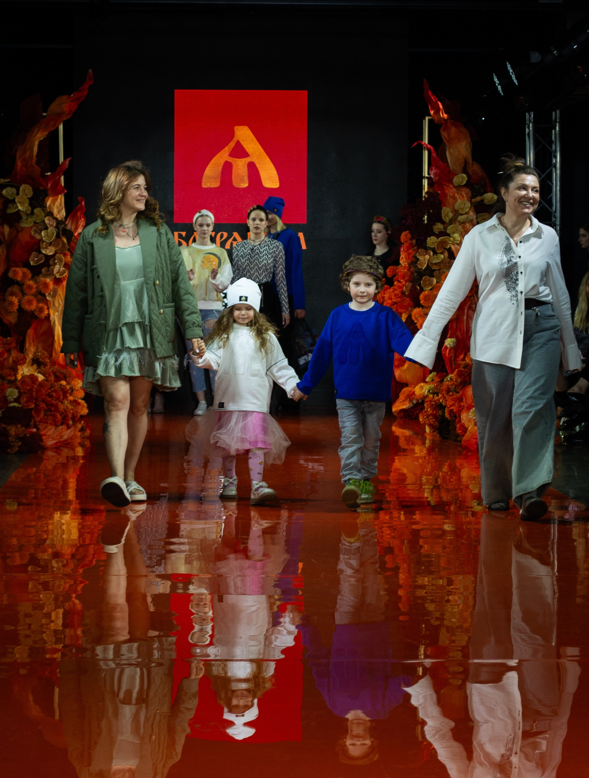 Показ Volga Fashion Week 2025. Victoria Radjevna Репортажный Фотограф — Видеограф Москва • Санкт-Петербург