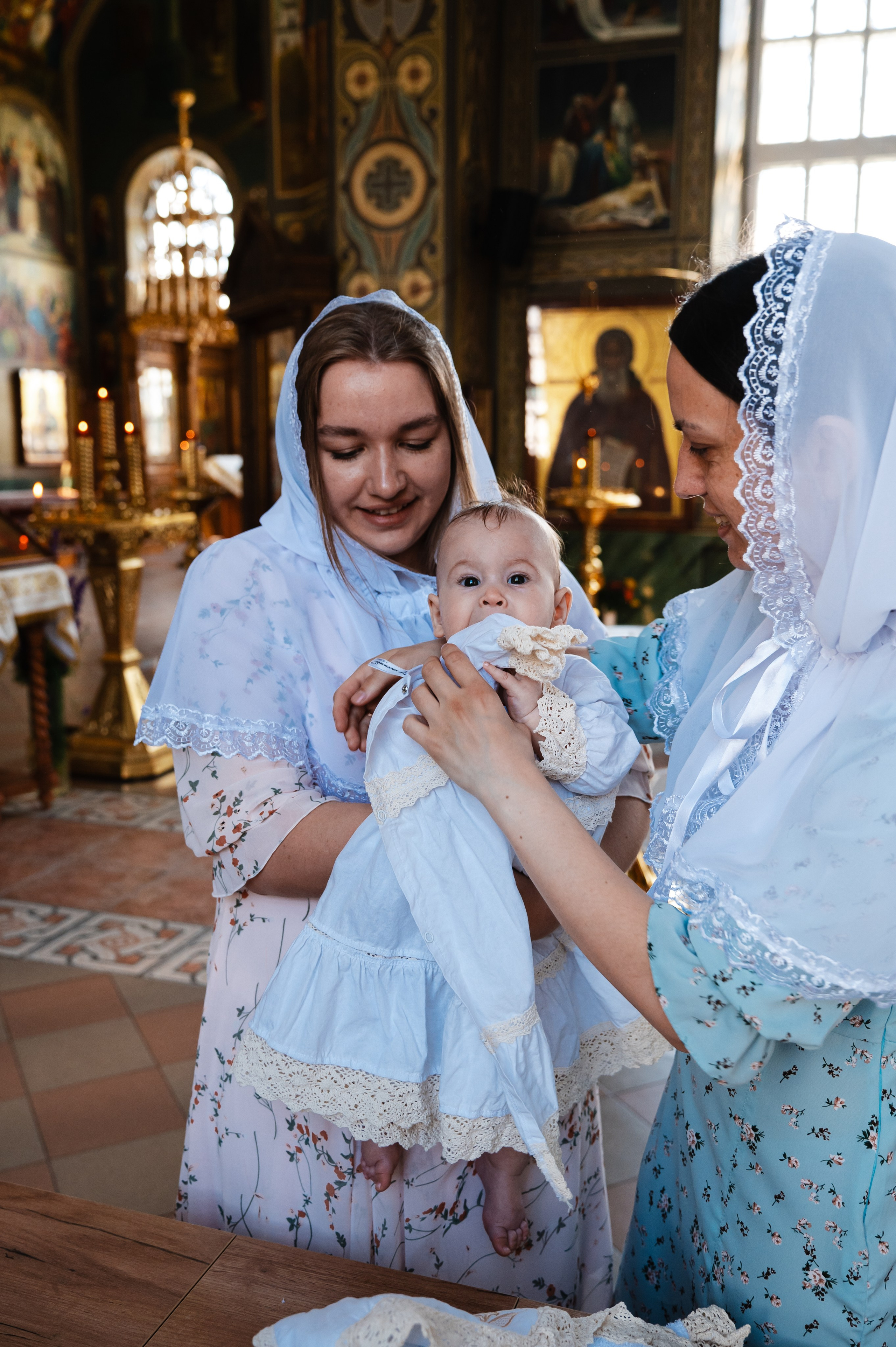 Таинство Крещения Дарьи (Храм Преполовения Пятидесятницы). Фотограф Ярута Оксана / Ростов-на-Дону