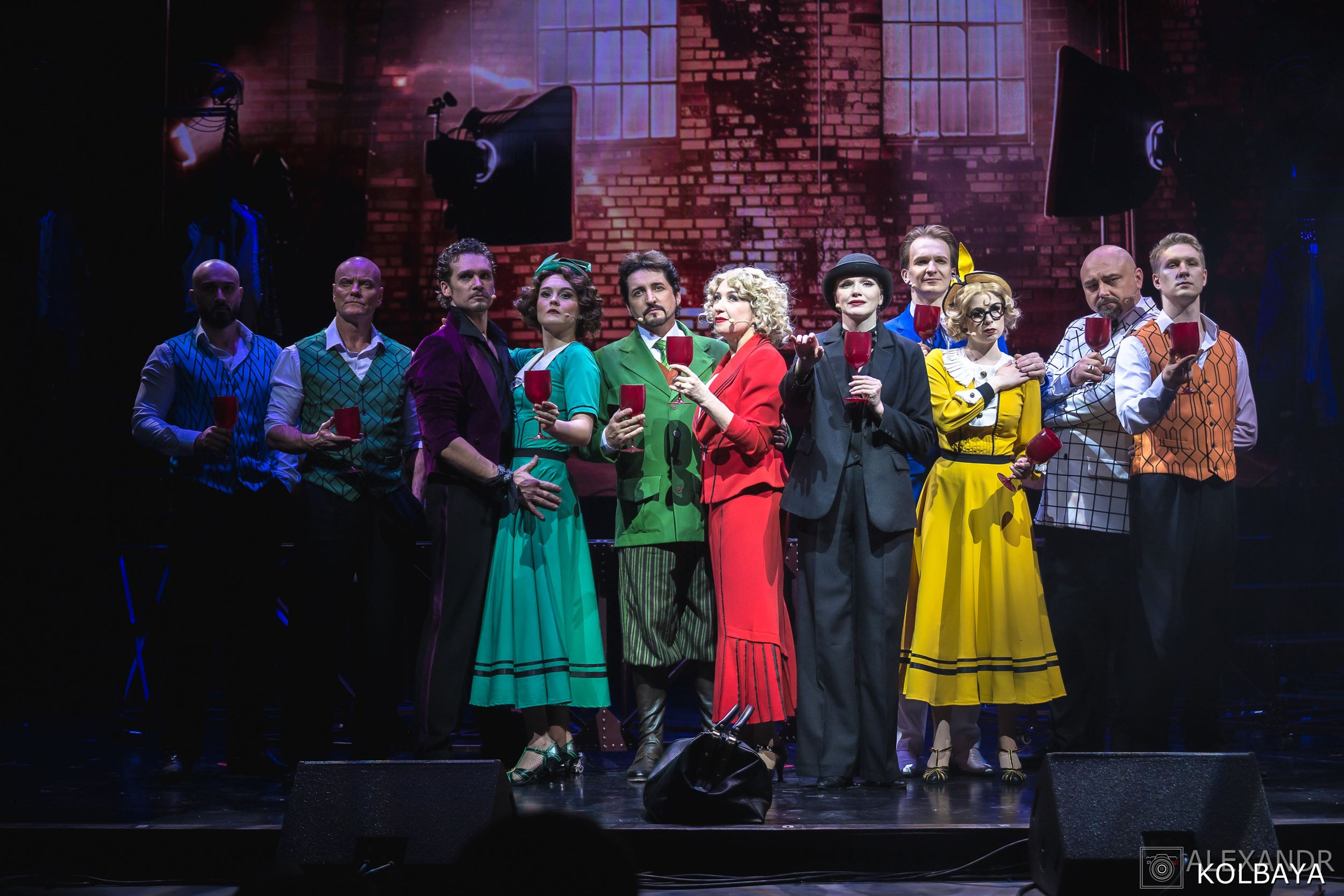 Фотографии со спектакля «Привет, я тетя Чарли». Концертный и театральный репортажный фотограф в Москве Александр Колбая