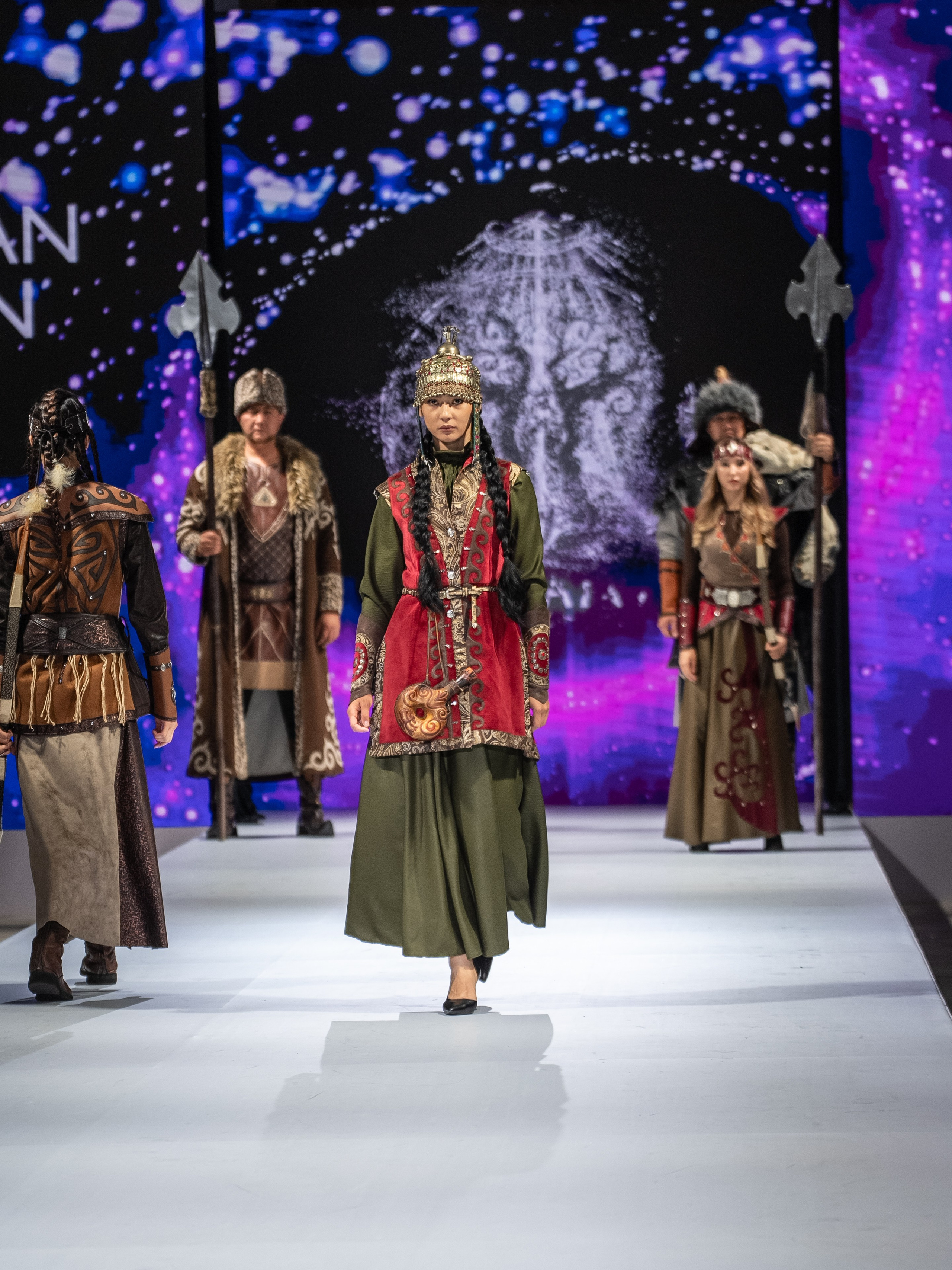 EURASIAN FASHION WEEK Lo Zarata. Сайт Алматинского НЮ АРТ, будуар и фэшн фотографа Дениса Карпенко