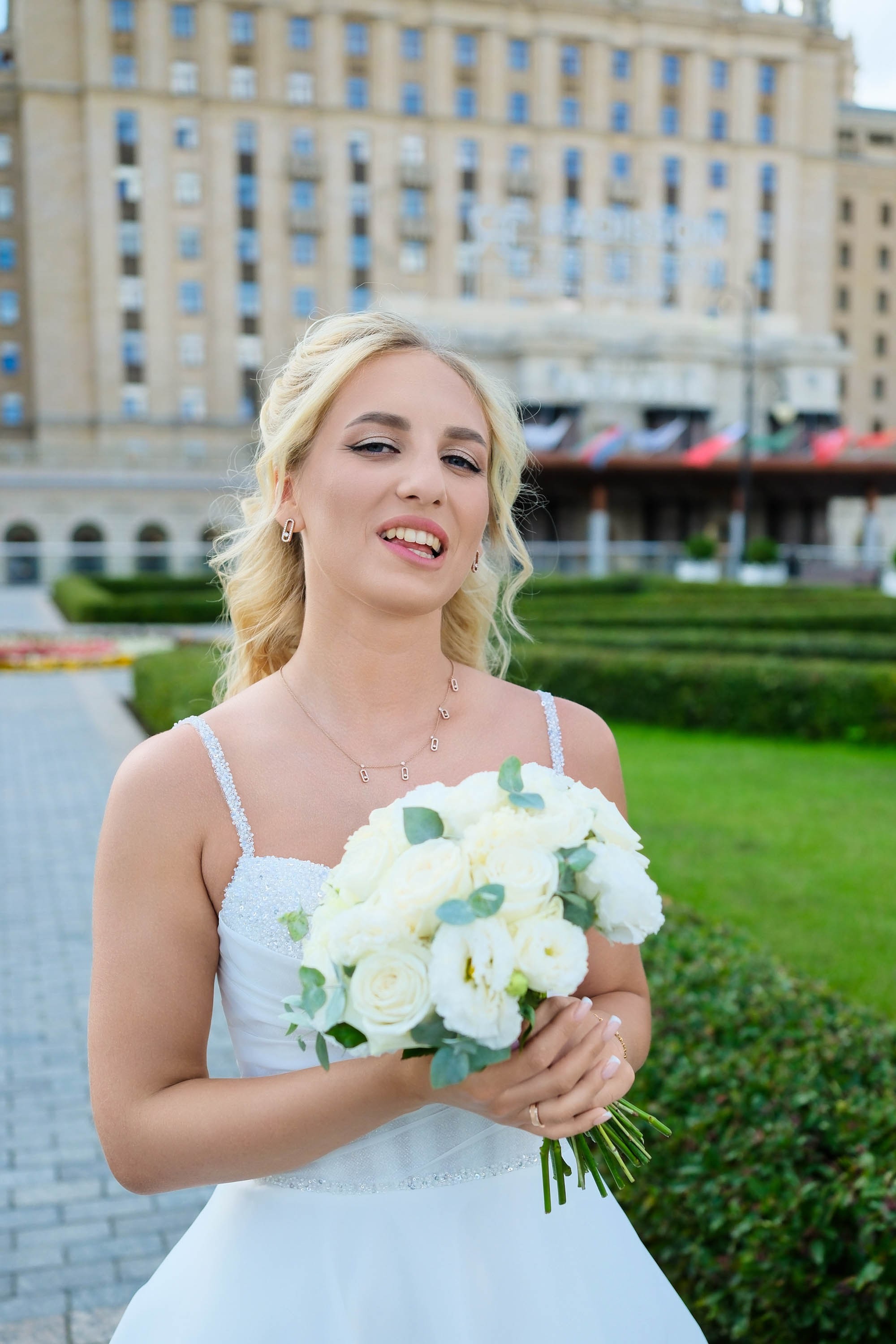 фото перед гостиницей украина