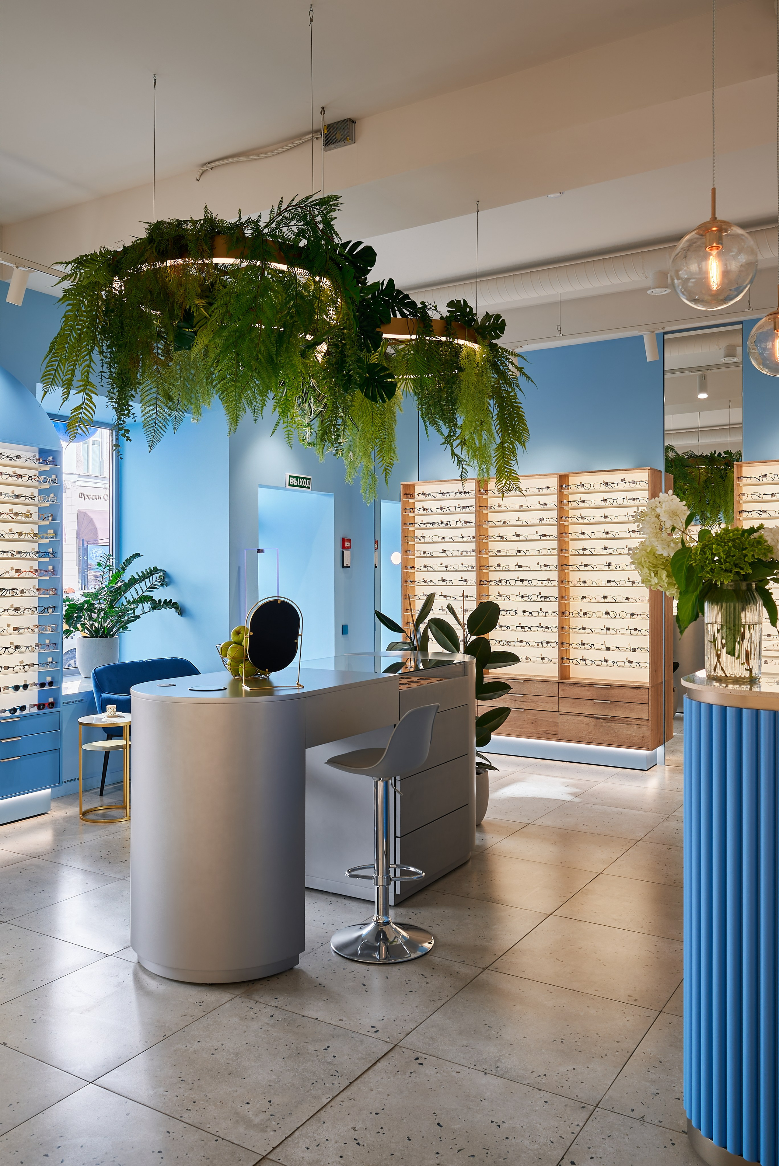 Небесно-голубой и капибара: оптика в Москве (Публикация My Decor). Бояршинов Антон Интерьерный фотограф/видеограф Москва