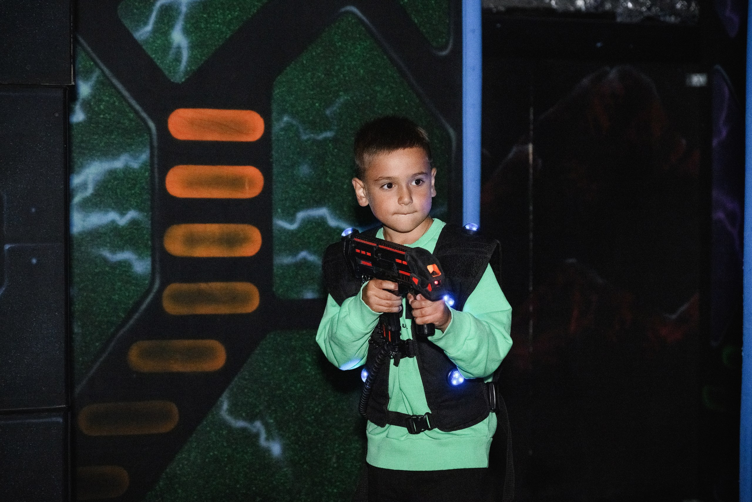 Фотосъемка детского дня рождения в Петропавловске-Камчатском. Яркая фотосессия дня рождения ребенка в Петропавловске-Камчатском. Веселые и эмоциональные кадры с именинником и гостями. Профессиональная съемка детских праздников в Петропавловске-Камчатском. Запечатленные моменты радости и счастья на детском дне рождения.