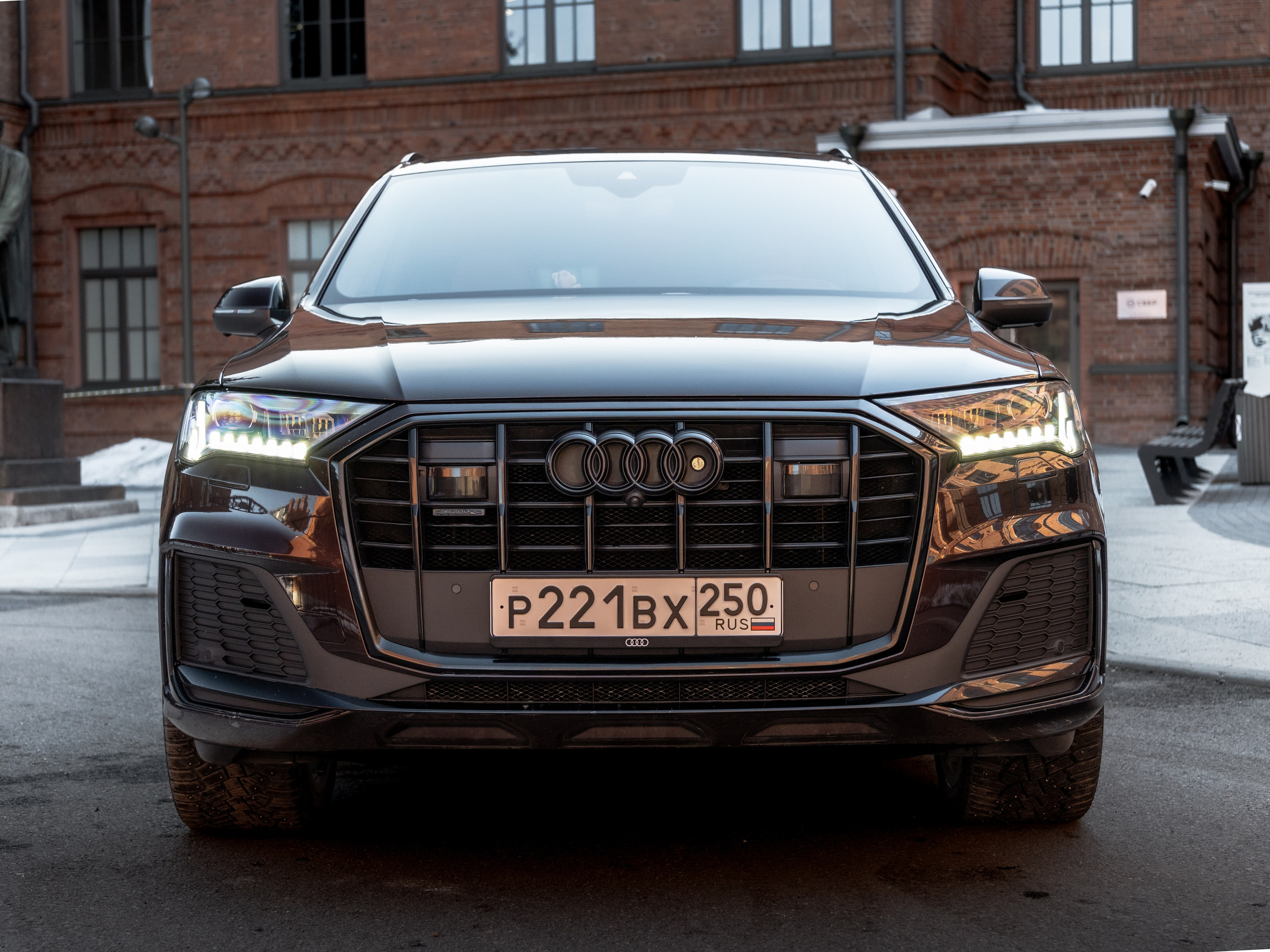 AUDI Q7. Opasnophoto