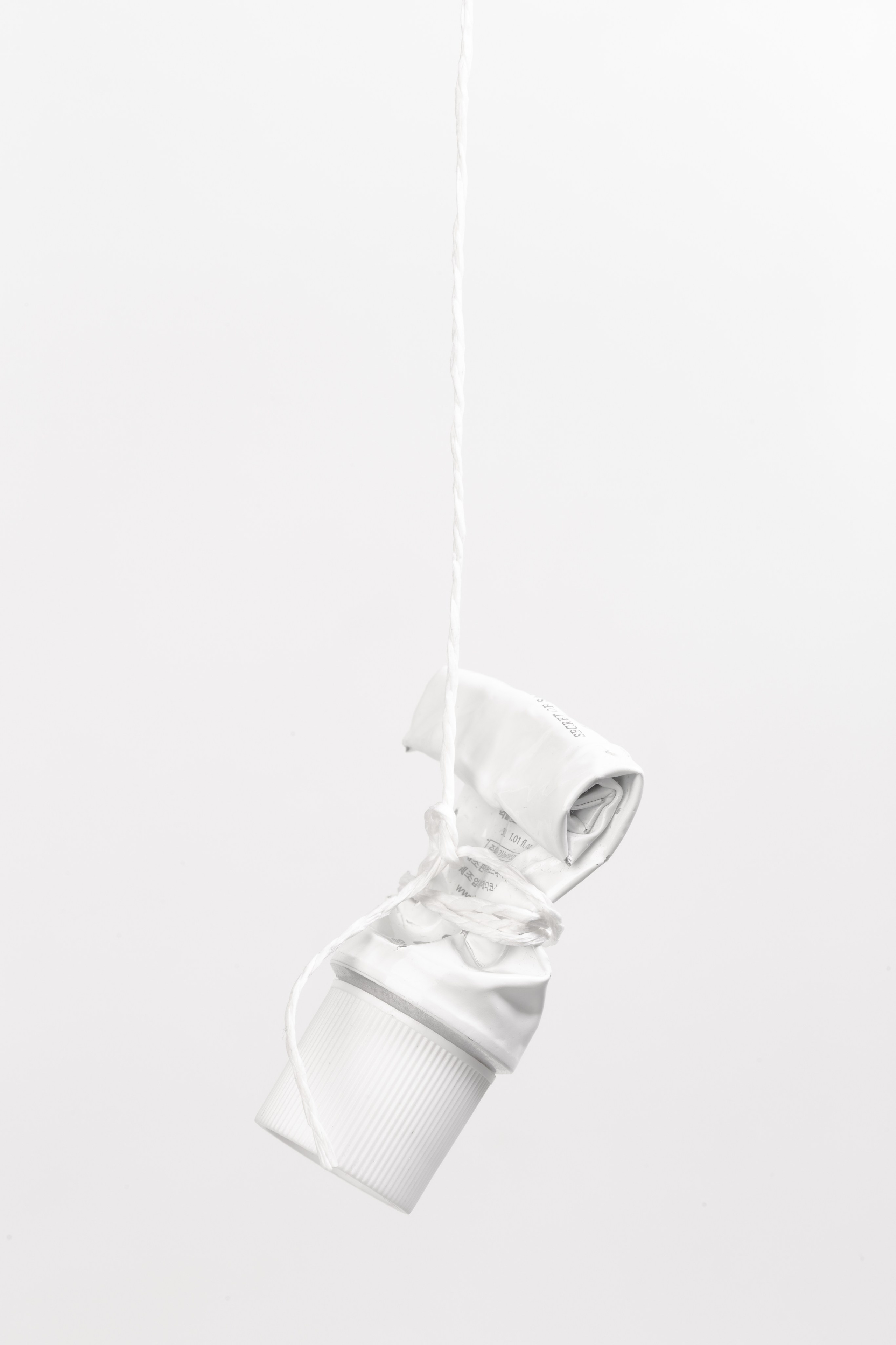 Профессиональный предметный фотограф в Сочи Дарина Погодаева, съемки для инстаграм, создание контента для соцсетей, контент для малого бизнеса, съемка для интернет магазинов, съемка для Wildberries, Ozon, съемка товаров и ювелирных изделий, крем, высокий ключ, белое на белом