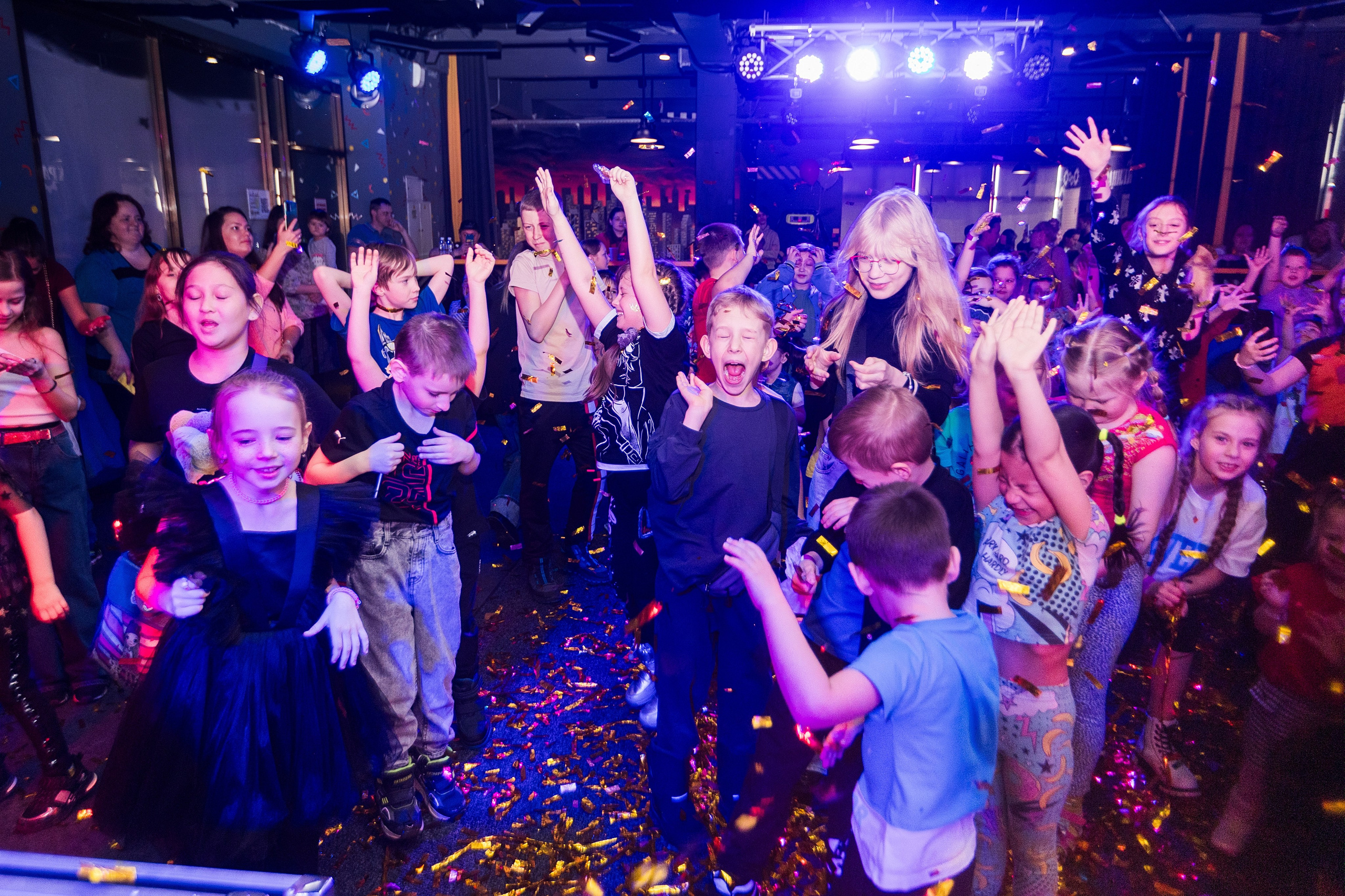 Арлекину 18 лет. Детский фотограф видеограф в Хабаровске Михаил Орлов