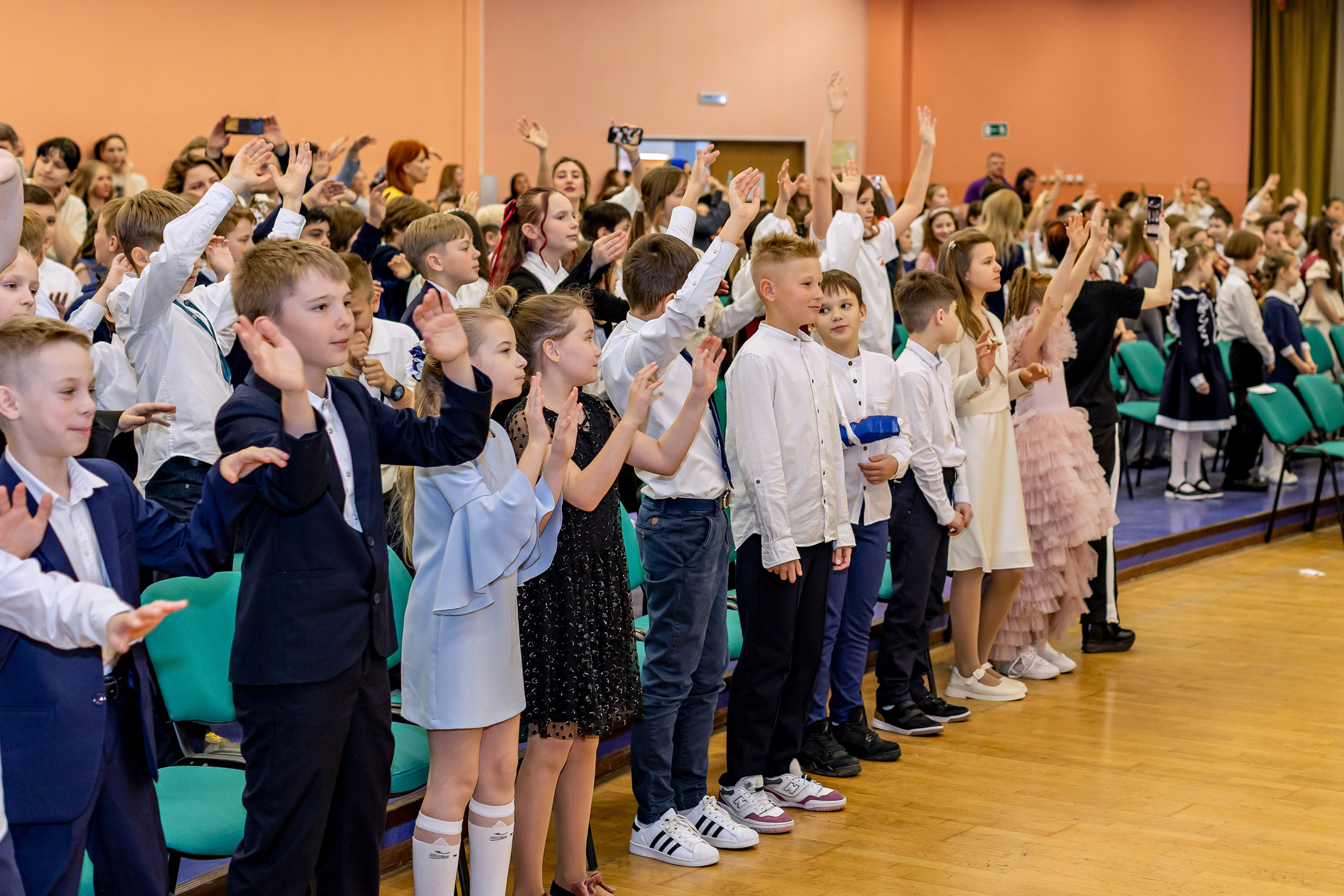 Выпускной праздник в начальной школе. Фотограф и видеограф Москва. Свадебный фотограф, видеограф. Выпускные альбомы. Оживающие альбомы