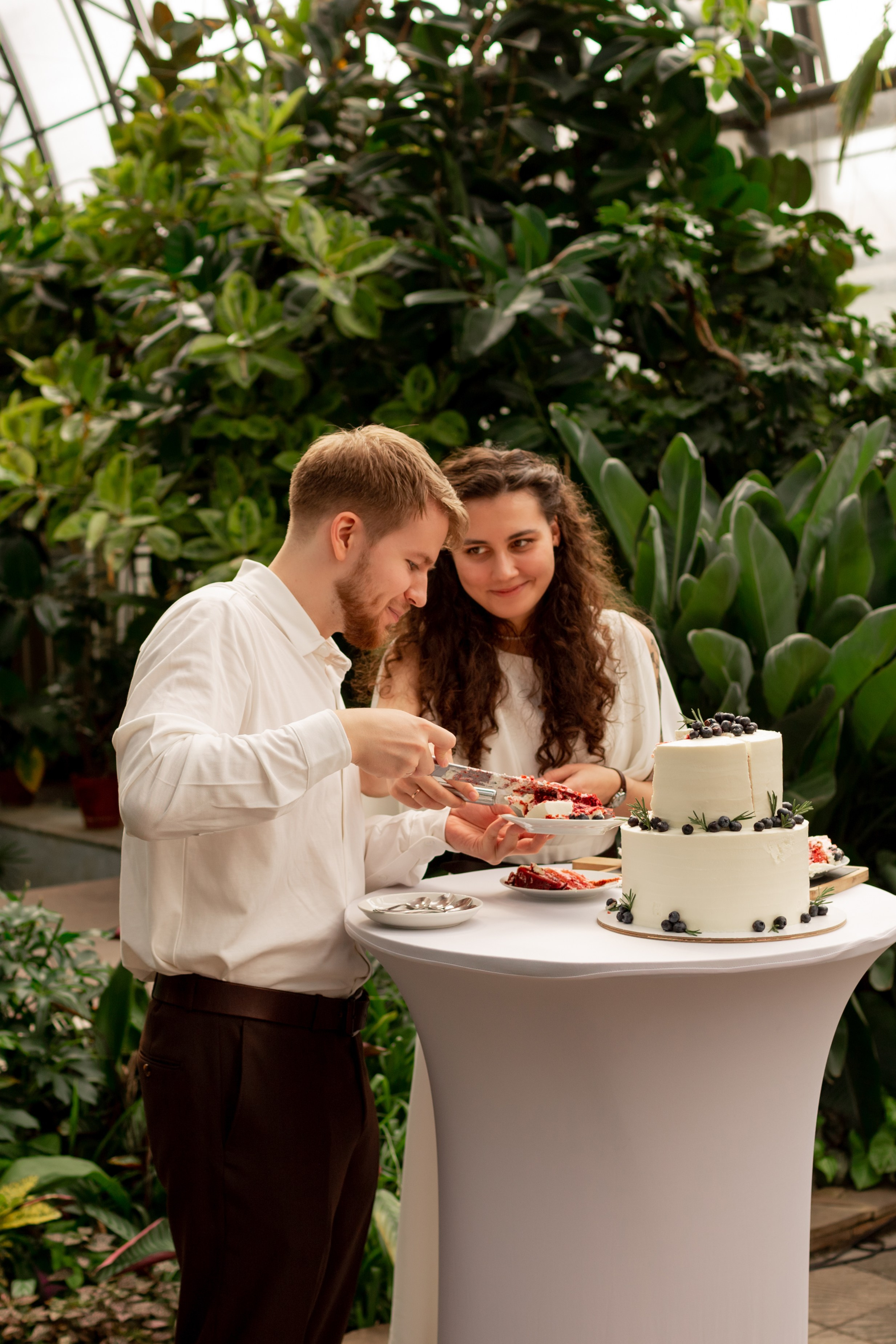 Выездная регистрация в Оранжерее Таврического сада. Свадебный фотограф Кирилл Белый