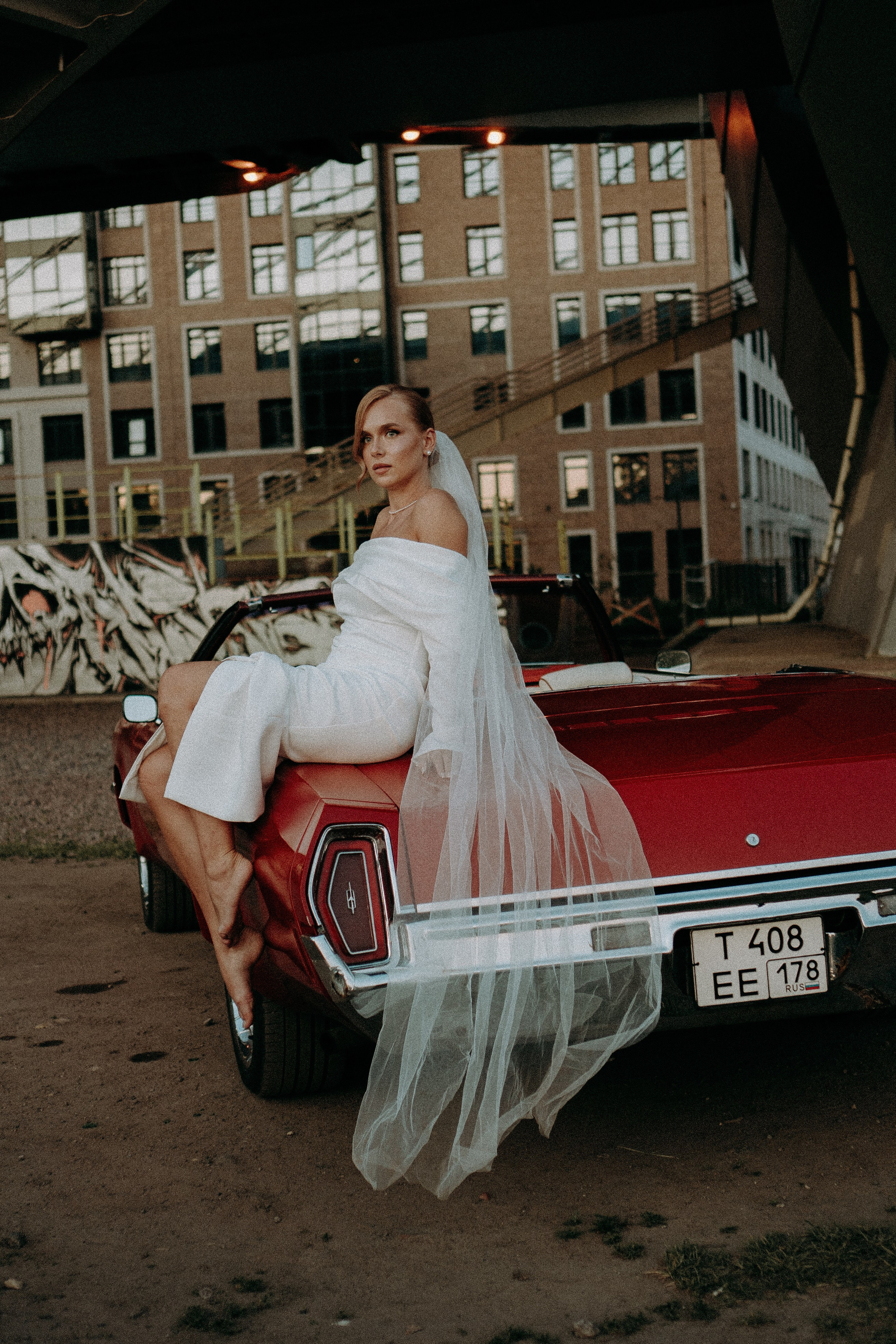 СВАДЕБНАЯ СЬЕМКА ВОЗЛЕ МСОТА БЕТАНКУРА НА КАБРИОЛЕТЕ. Профессиональный фотограф, Санкт-Петербург — Виктория Богомолова