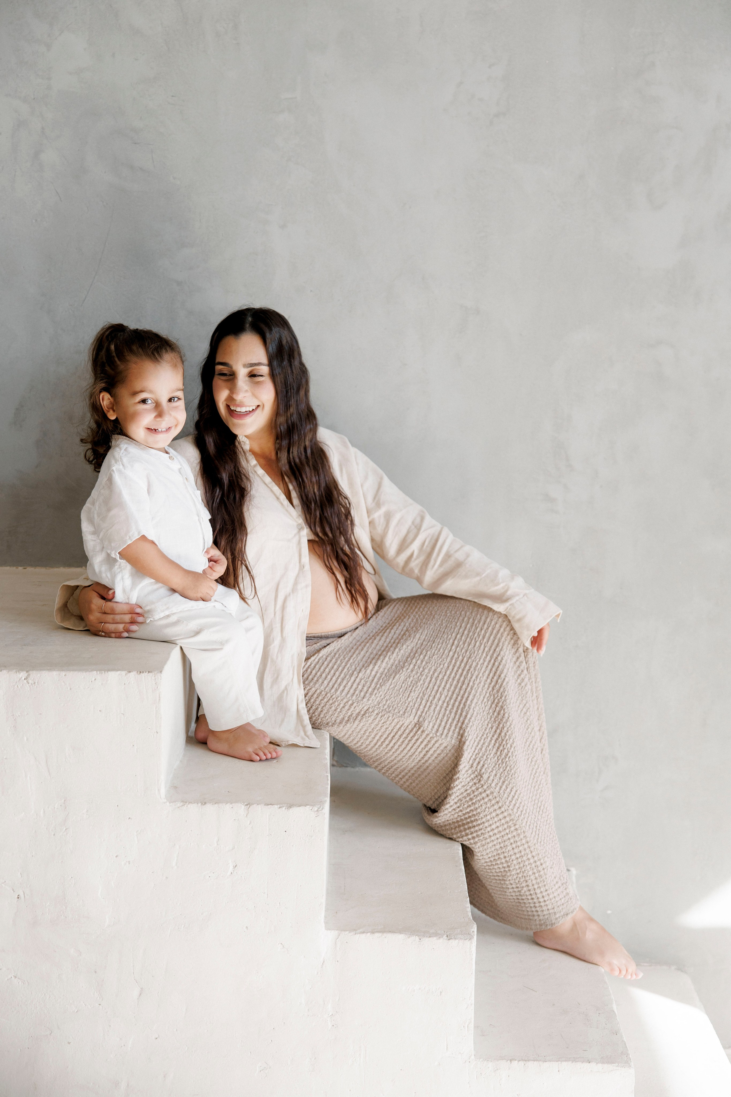 Pregnancy photoshoot inside the Grey Studio. Главная