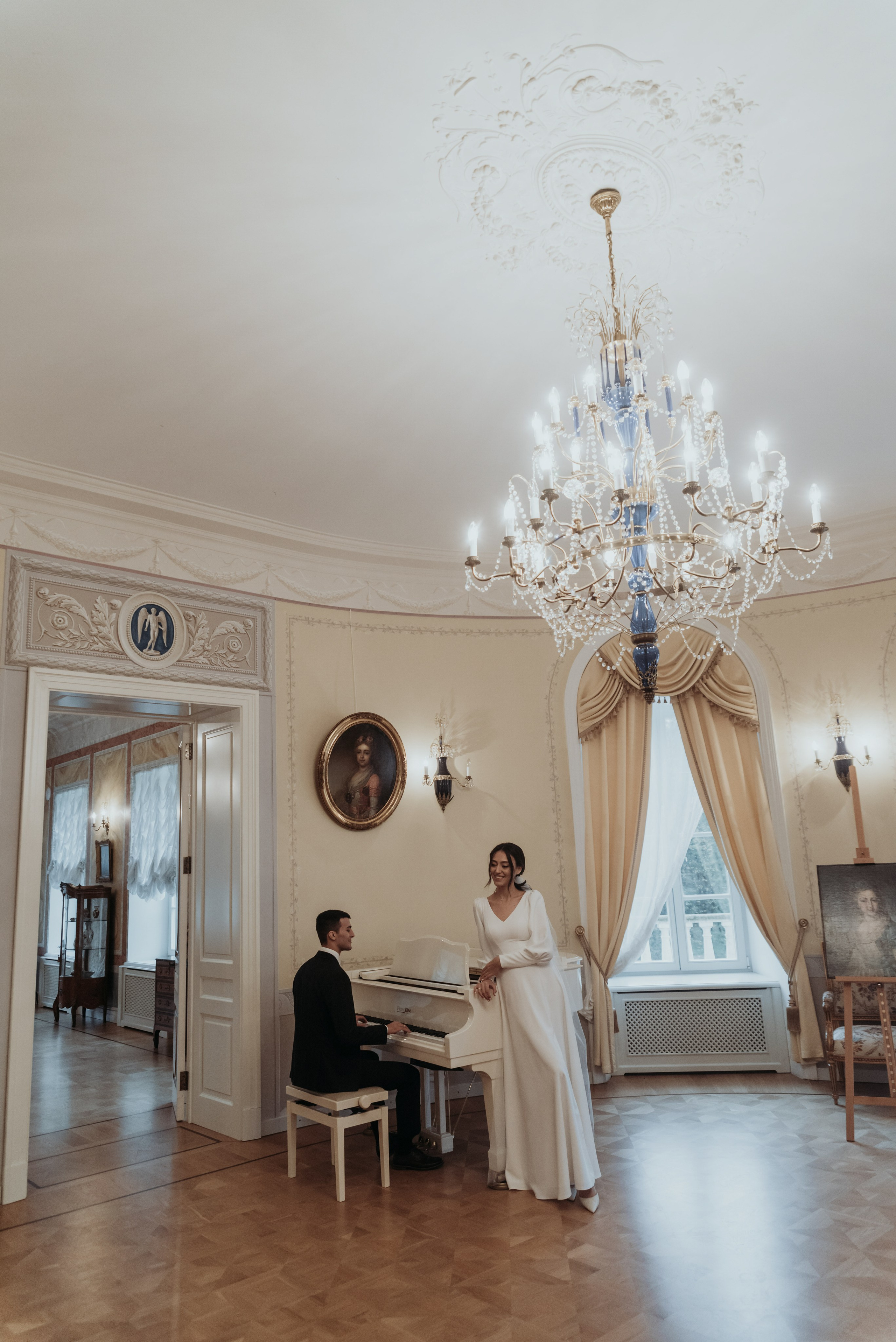 Свадебная фотосессия в Твери в красивой локации в замке в Московской области. Свадебный фотограф в Твери, Москве и Санкт-Петербурге Денисова Екатерина