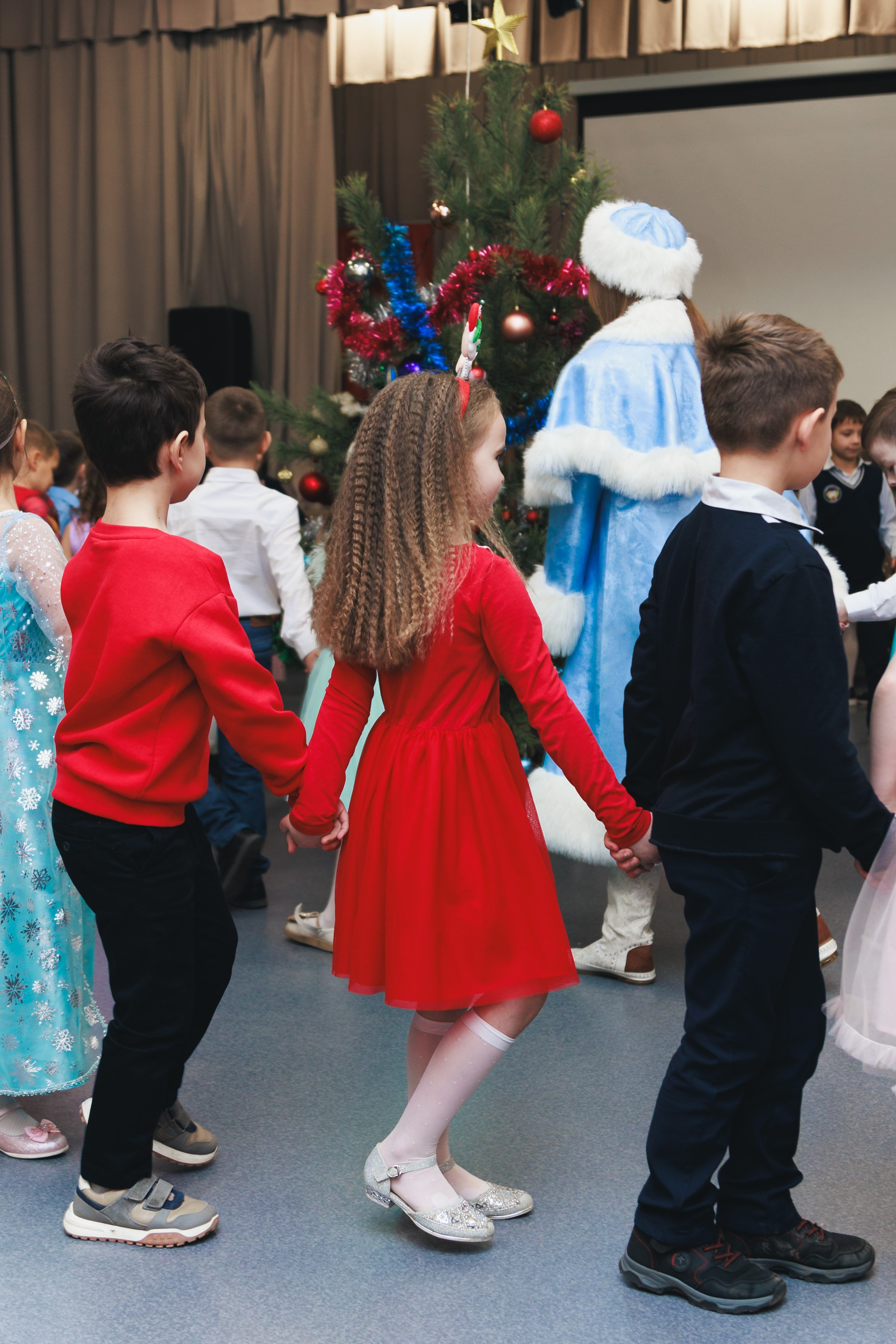 Новогодний утренник в начальной школе. Фотограф Воронеж, Новая Усмань Мария Бублик