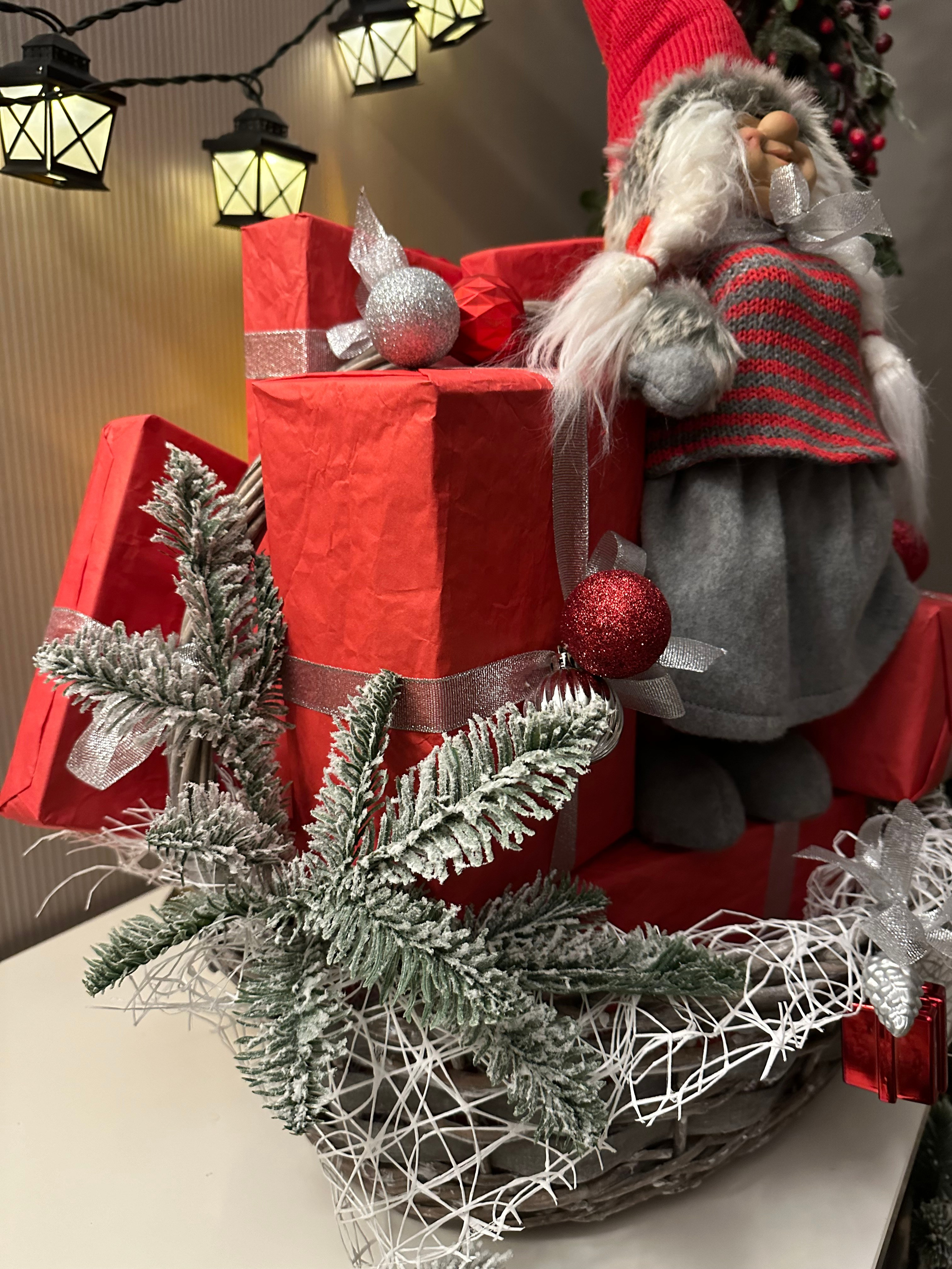 Новогодняя корзина. Студия подарочных наборов «Владия»