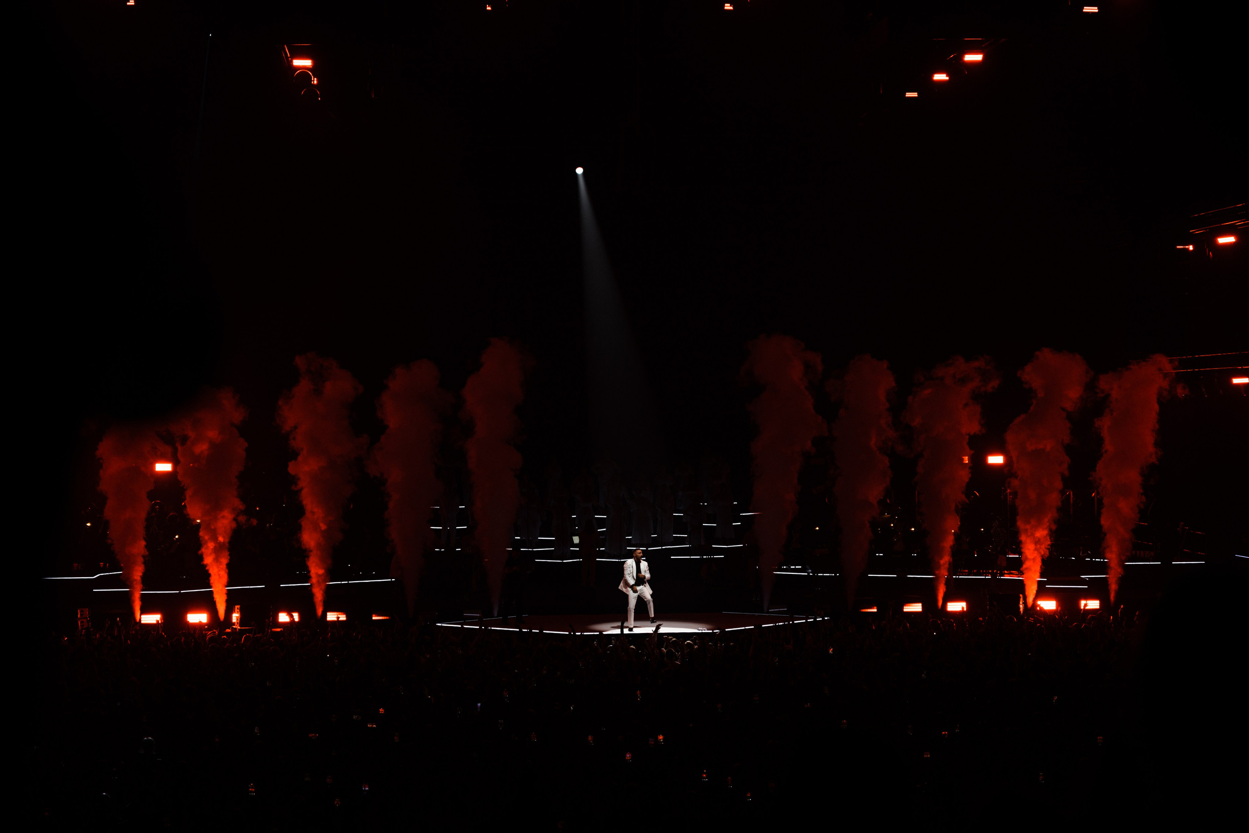 Концерт L'one 19.10.2025 с хором и симфоническом оркестром. Фотограф и видеограф Мария Банщикова, Солнечногорск, Москва