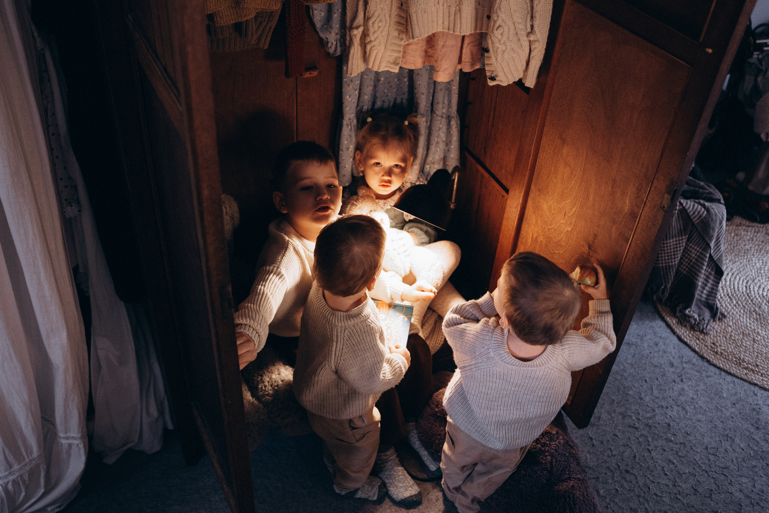 Яна и Ильсур, загородная Фотостудия. Фотограф Новорожденных в Москве. Семейные истории в стиле LIFE