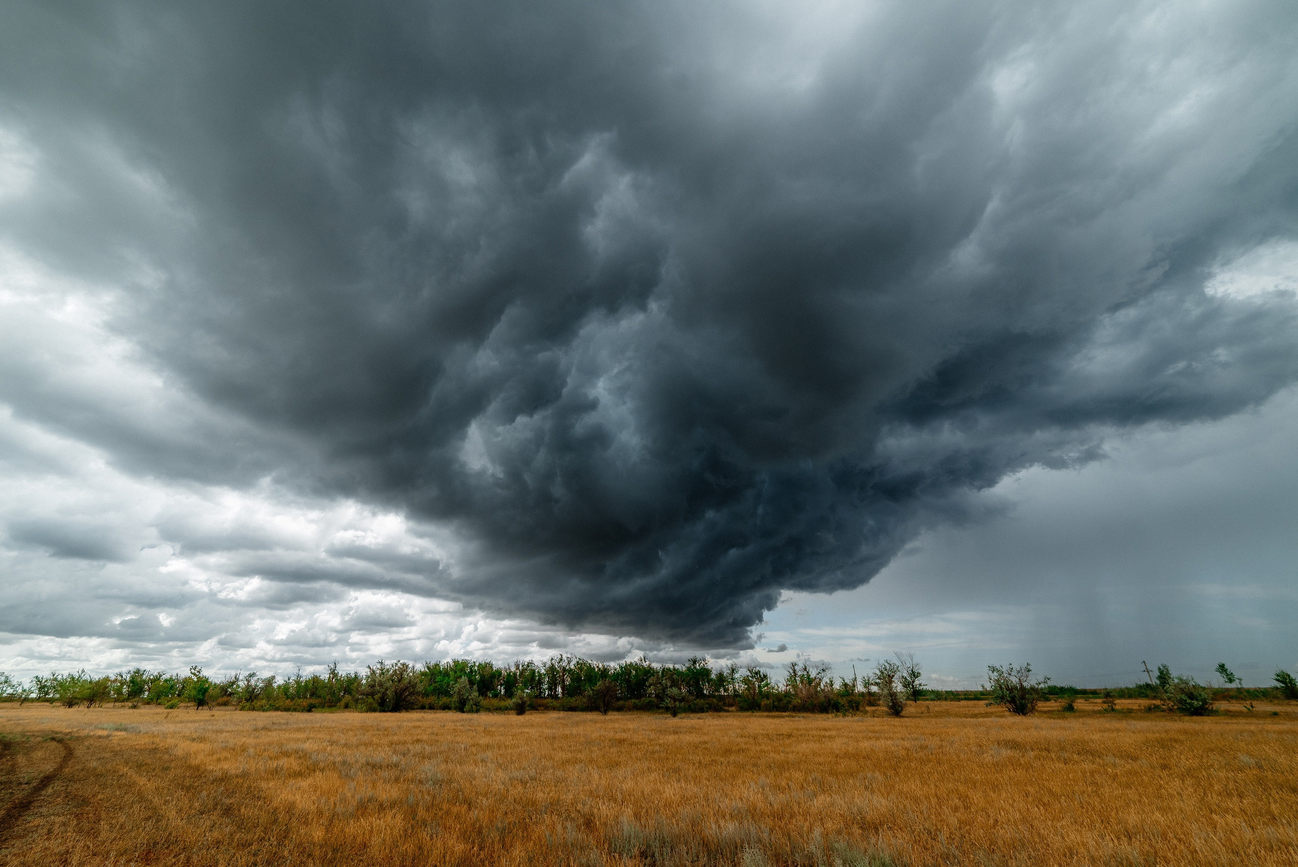 трасса Уральск-Бурлин, тучи, непогода, дождь