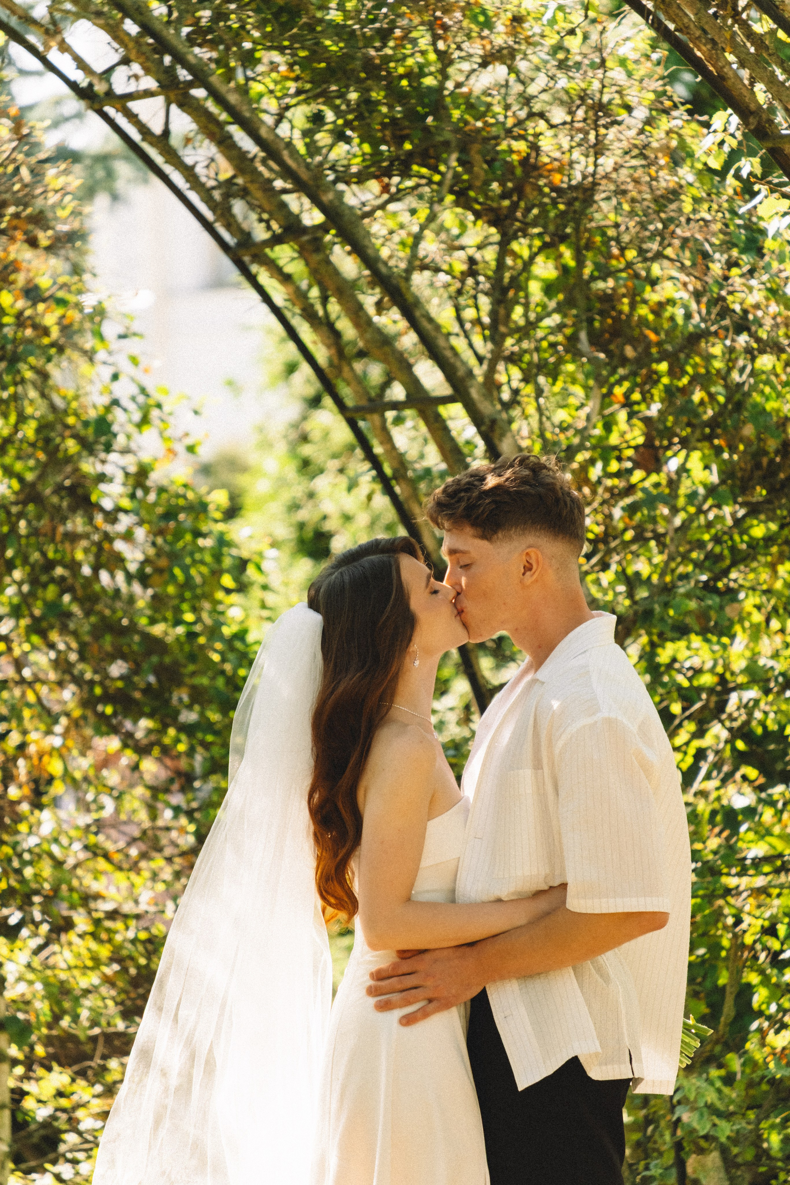 СВАДЕБНАЯ СЬЕМКА В ПЕТЕРГОФЕ И СЬЕМКА РЕПОРТАЖА В ЗАГСЕ ПЕТЕРГОФА. Профессиональный фотограф, Санкт-Петербург — Виктория Богомолова