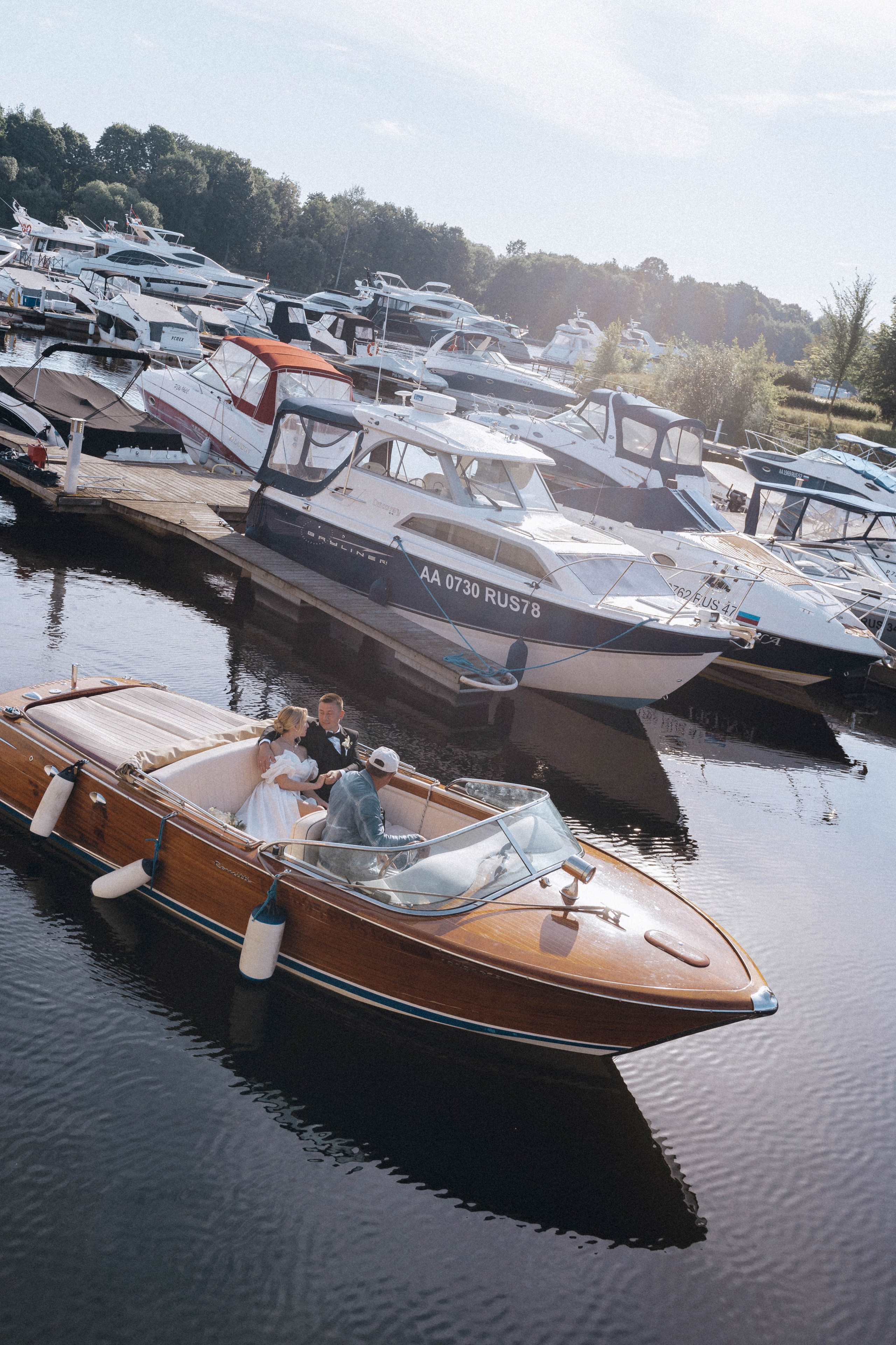 СВАДЕНБНАЯ СЬЕМКА НА КАТЕРЕ ПО КАНАЛАМ САНКТ-ПЕТЕРБУРГА И В АКВАТОРИИ НЕВЫ. Профессиональный фотограф, Санкт-Петербург — Виктория Богомолова
