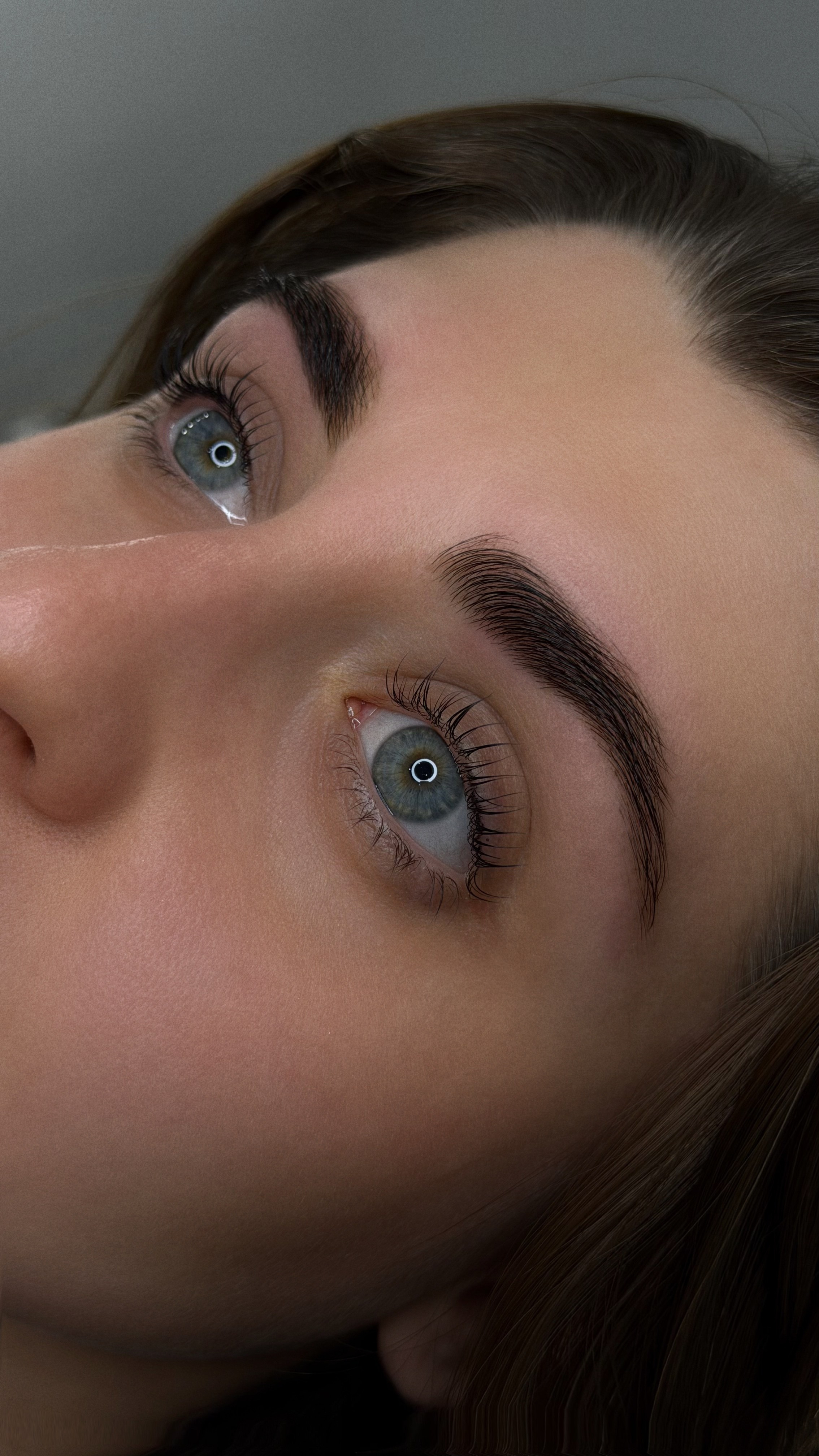 Брови. Студия визажистов, стилистов по прическам, бровистов и мастеров по ресницам