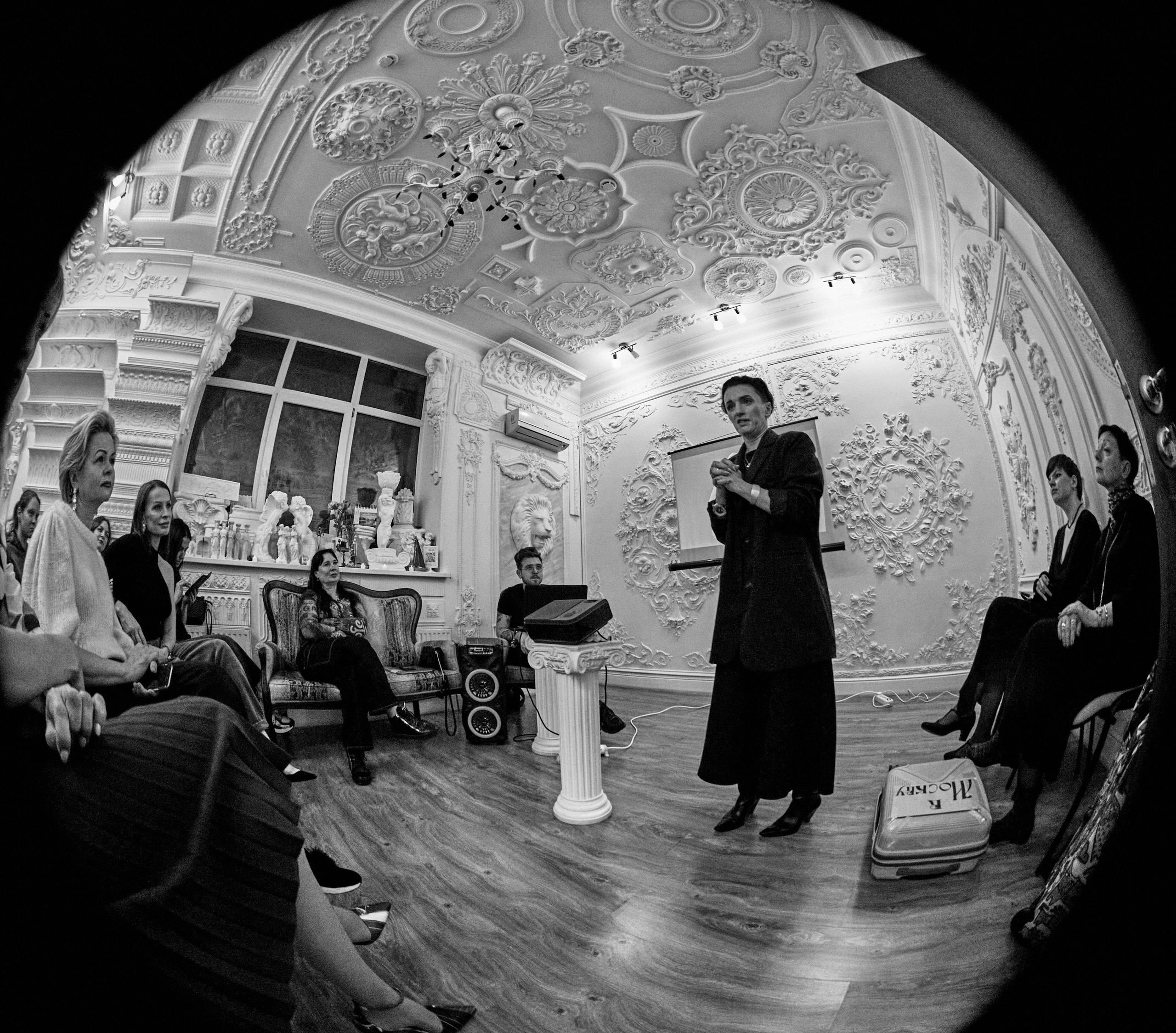 Проект «Соображаем на троих» лекция по А. Чехову в салоне «Аврора». Фотограф Юлия Маринина