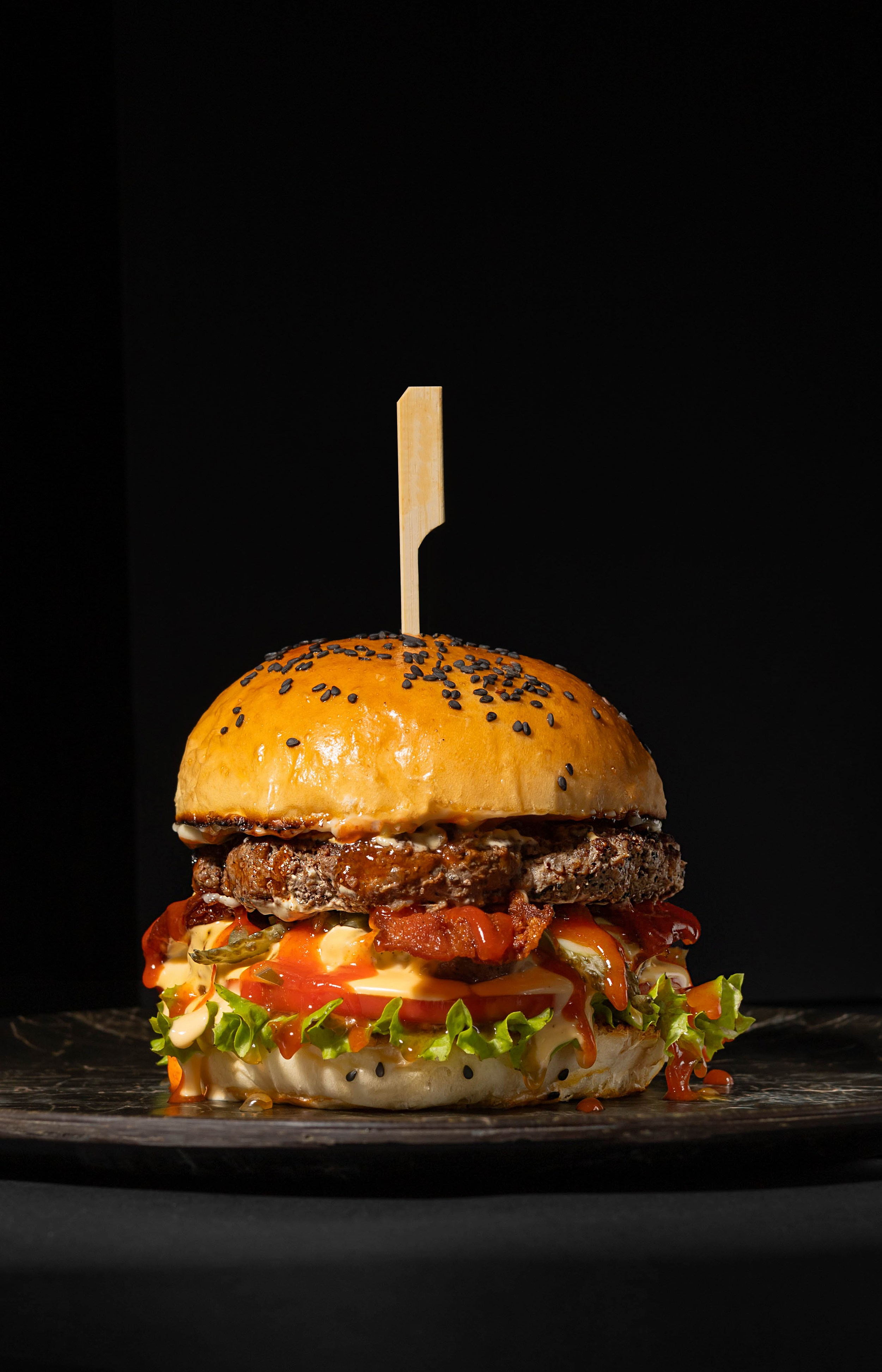 Фуд-фото для «Dzma burger&shawarma». Предметный фотограф в Грузии