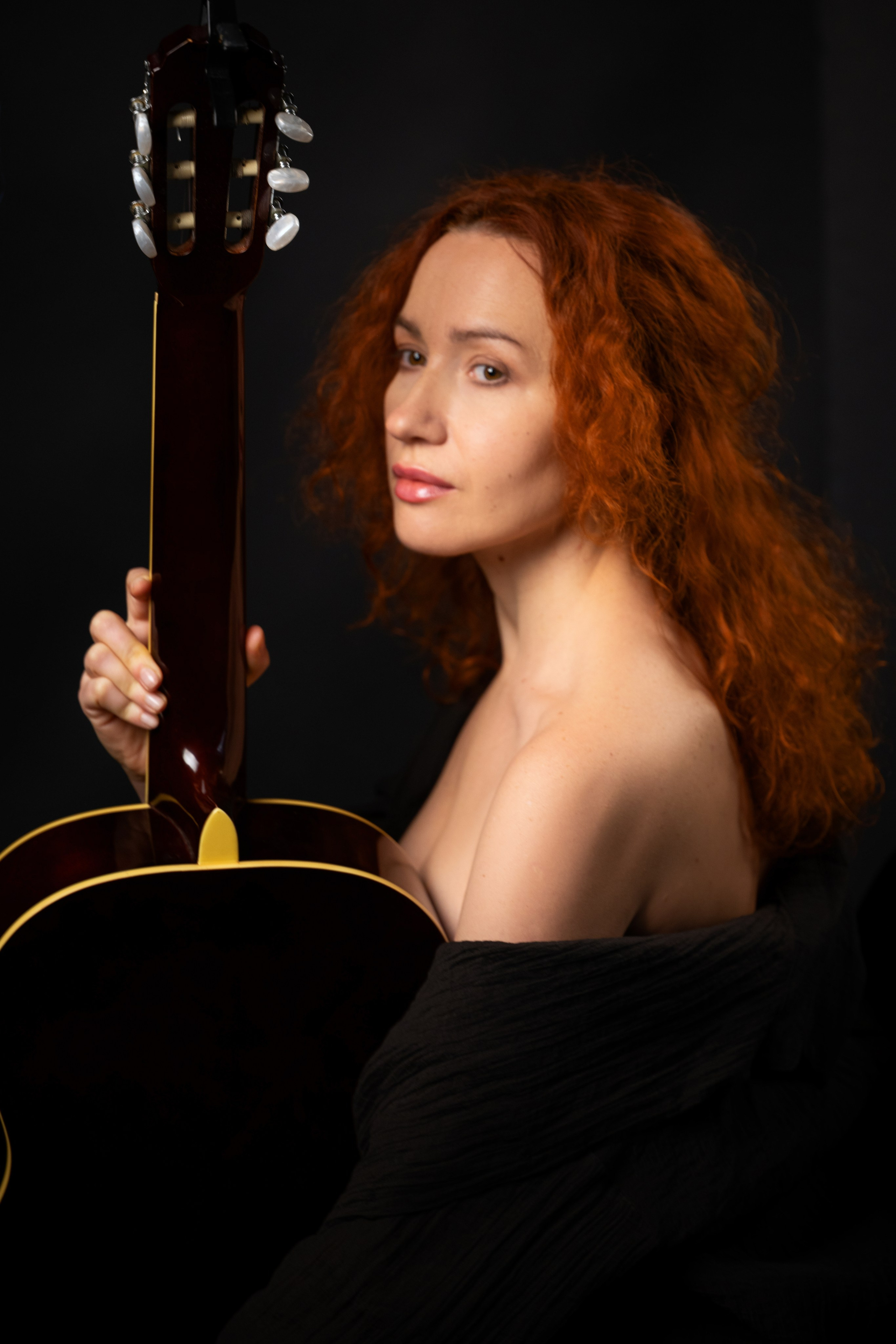 Анастасия. Изгиб гитары