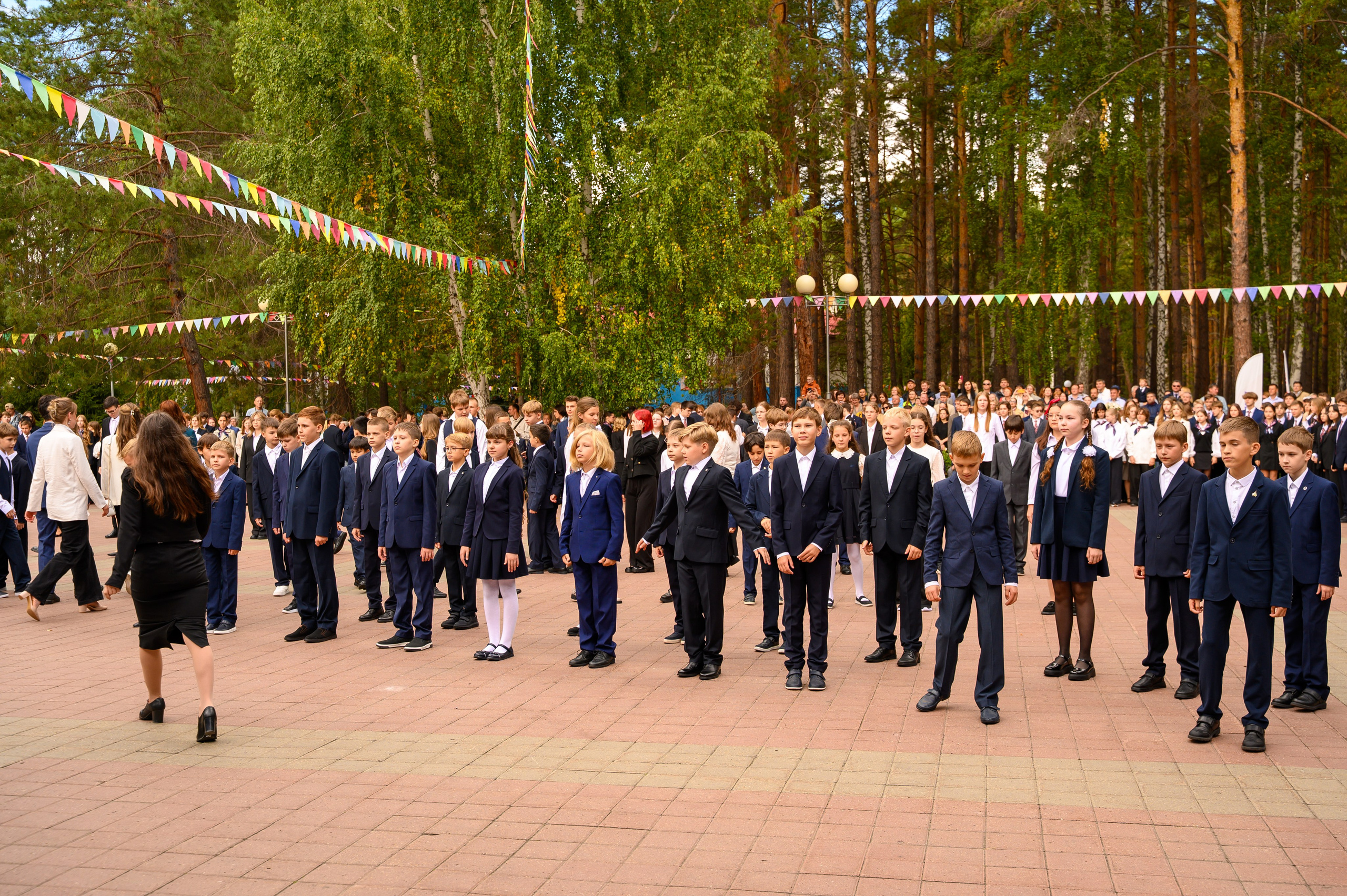 1 сентября линейка ФМШ. Фотограф новорожденных, семейный детский в Тюмени Татьяна Морозова