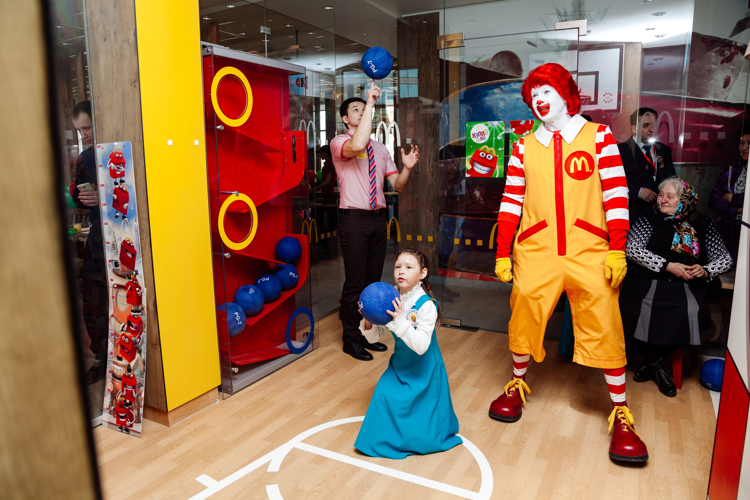 McDonald’s opening in Astana. Документальный фотограф Anastasia Palagutina