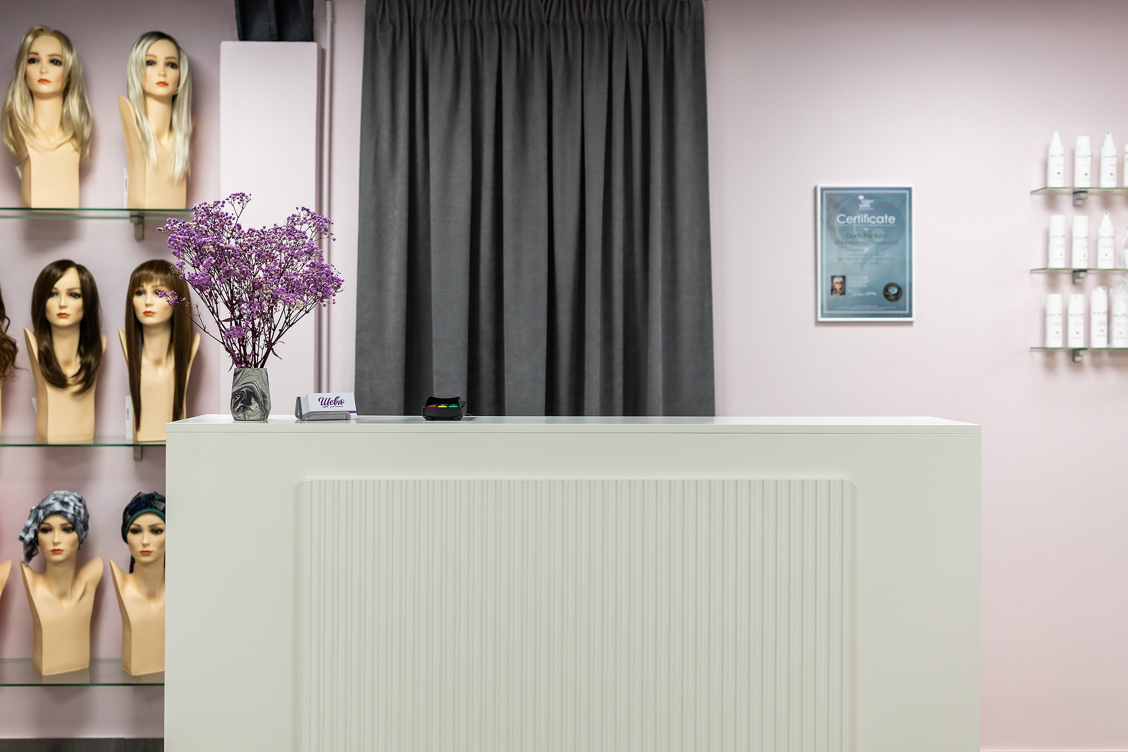 Дом париков. Фотосъемка интерьеров салона париков Шевю. Профессиональный Фотограф в Москве Андрей Славнов