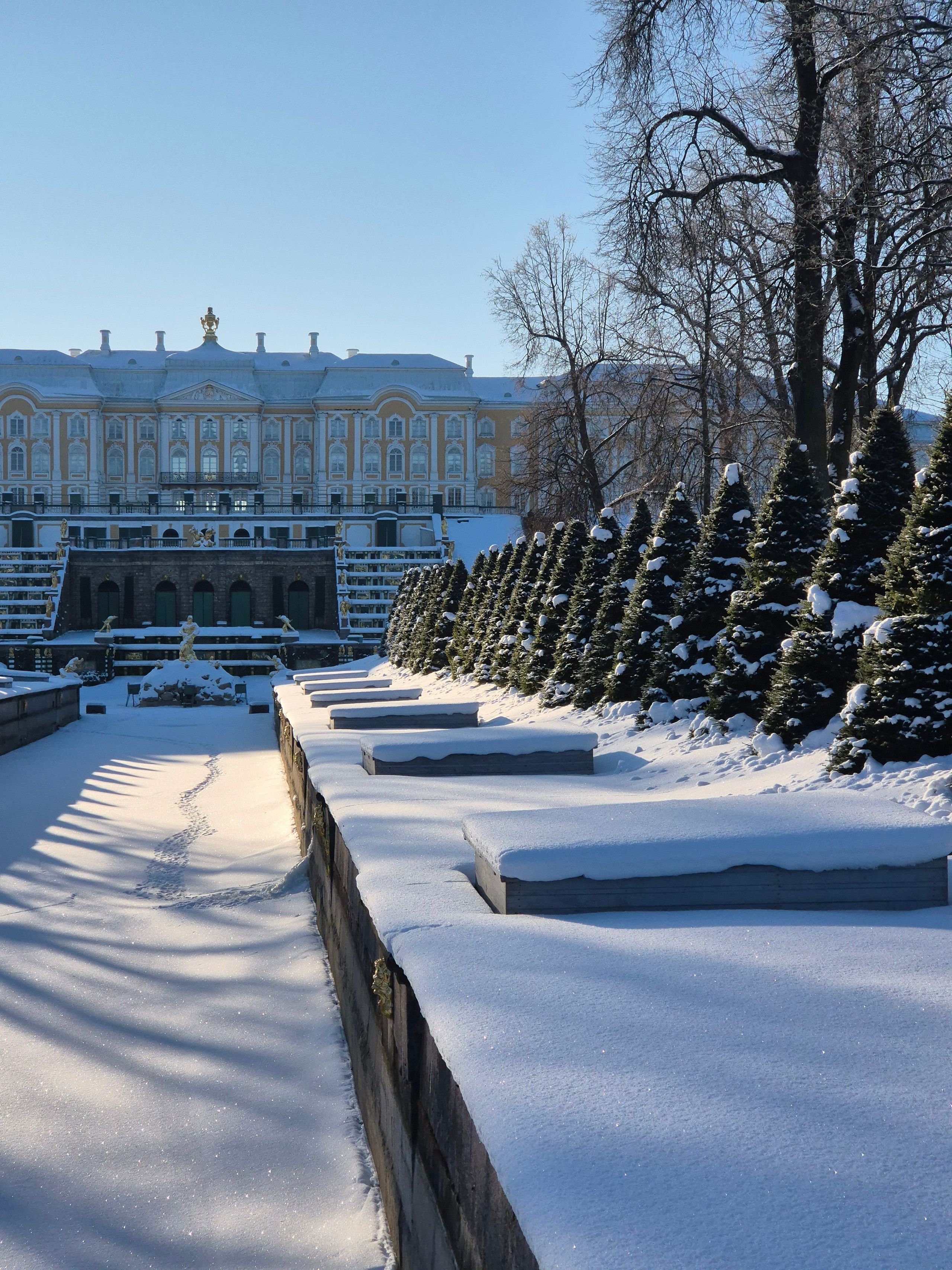 Северное солнышко быстро начинает клониться к горизонту, хотя время еще час дня