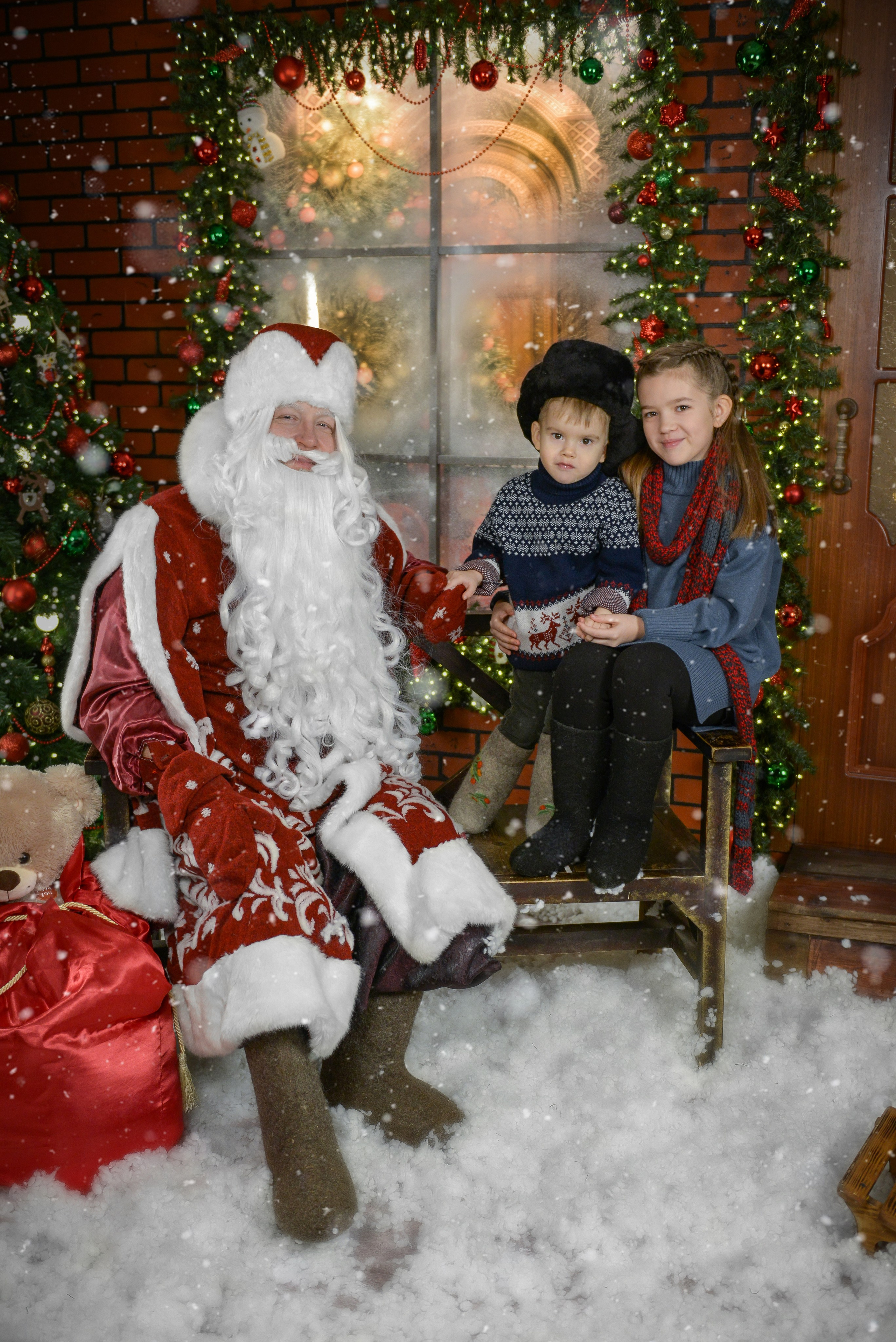 Встреча с Дедом Морозом (ежегодный). Татьяна Гойда портретный и семейный фотограф Ленск. Выпускные альбомы