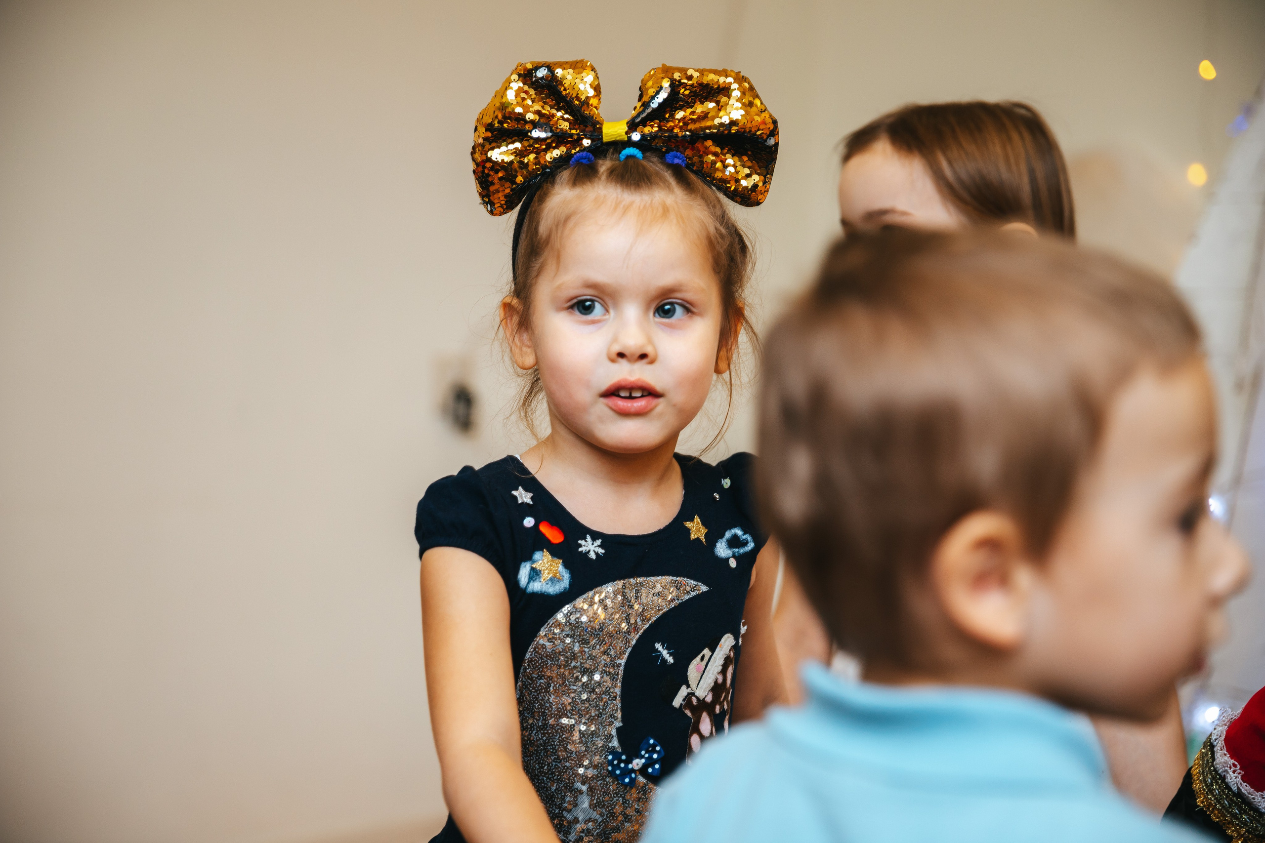 Новогодний утренник в Монтессори-садике. Семейный lifestyle фотограф в Санкт-Петербурге Людмила Пахомова