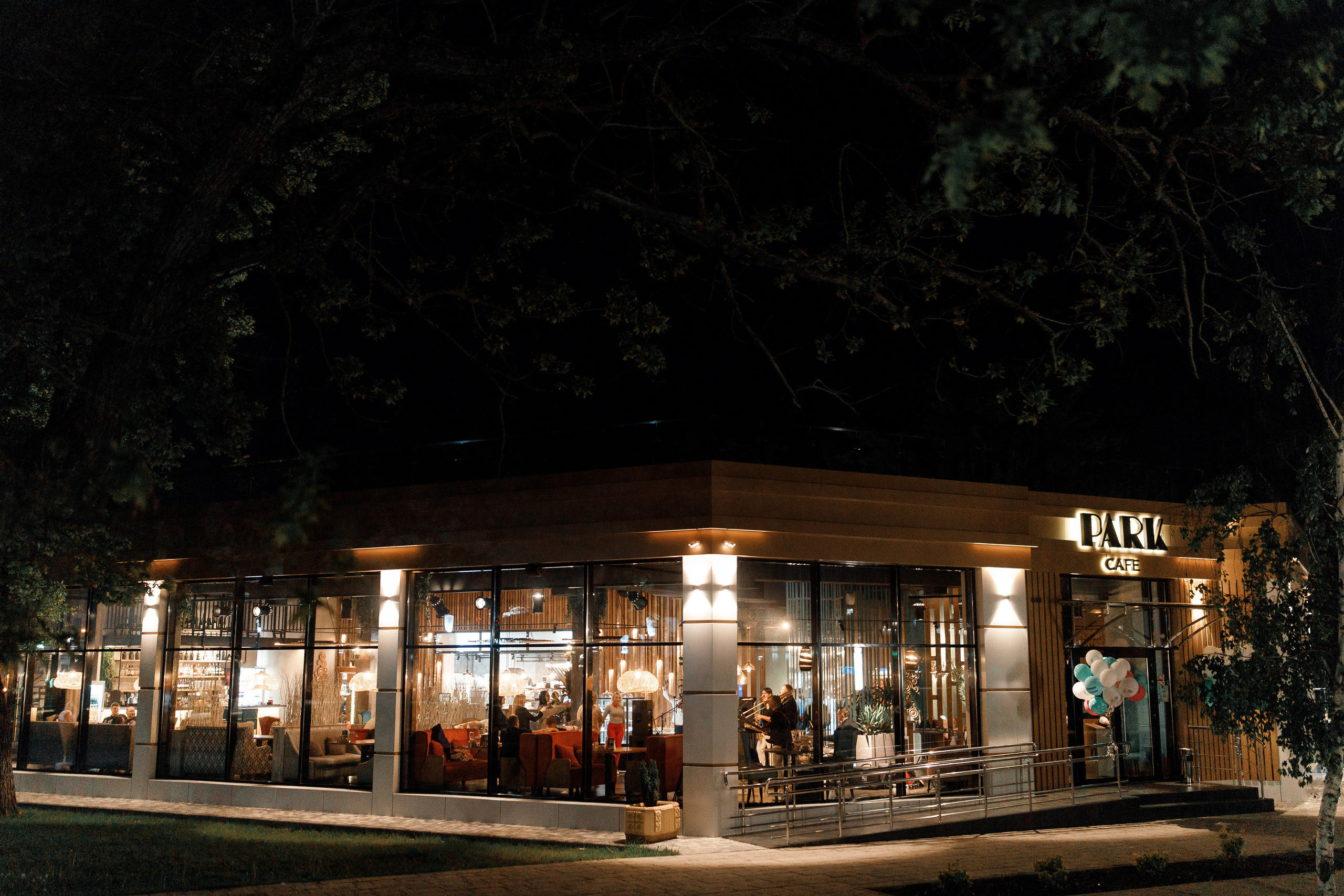 1 год ресторану PARK CAFE