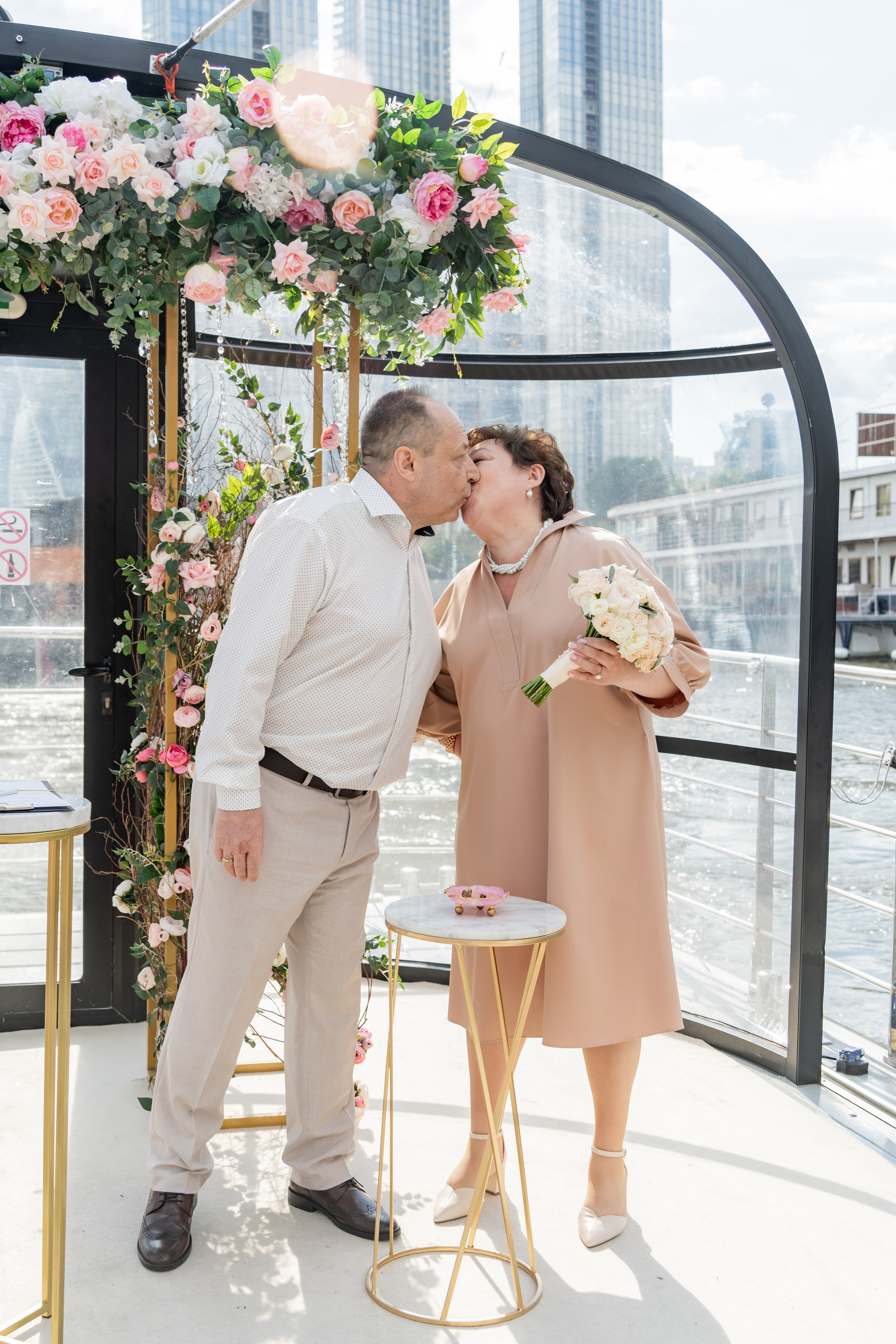 Юлия и Сергей. Регистрация на кораблике. Репортажный и интерьерный фотограф Александра Солдатова