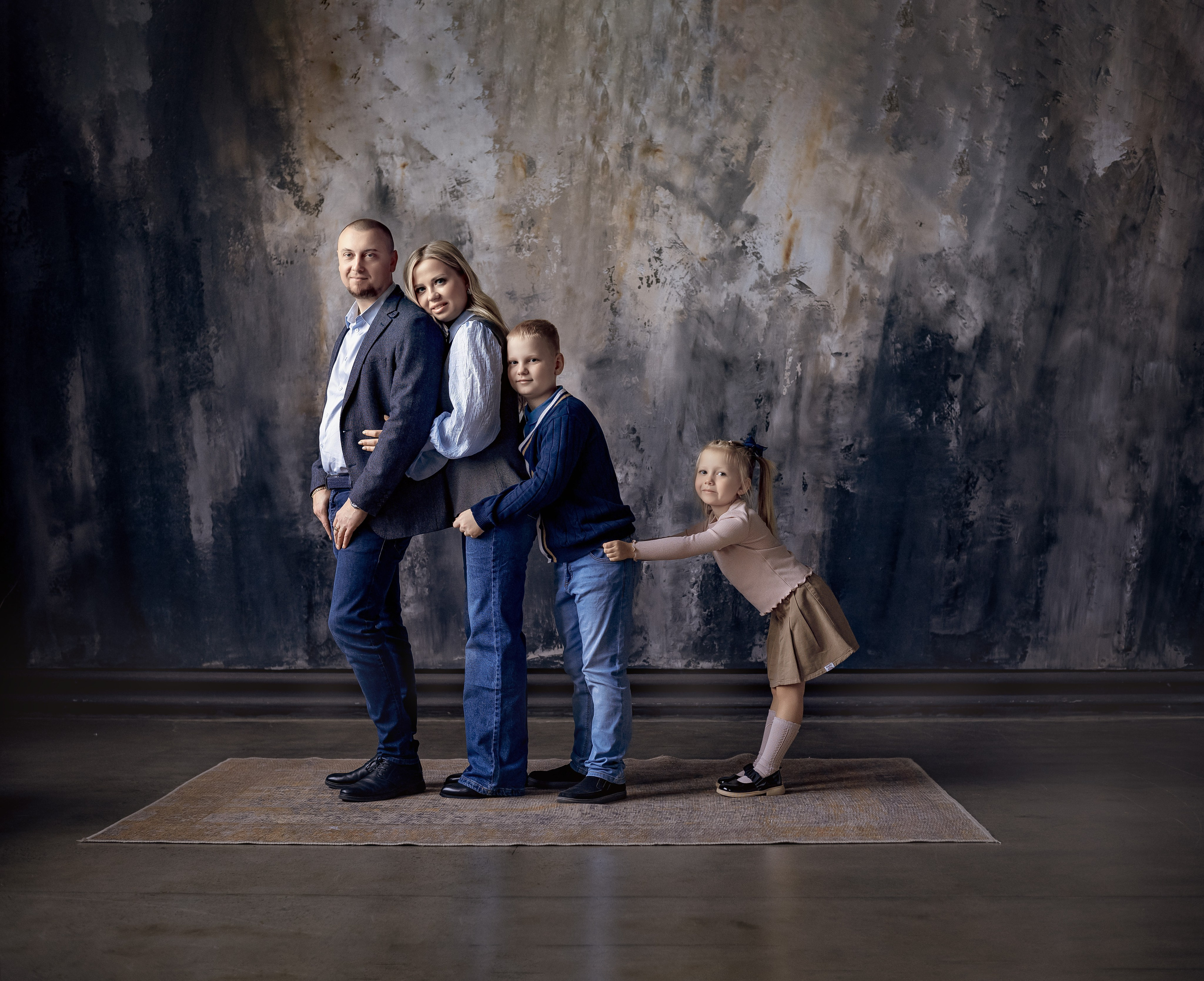 Сьемка поколений. Фотографы крещения/венчания  Красноярск Татьяна и Вячеслав Переваловы