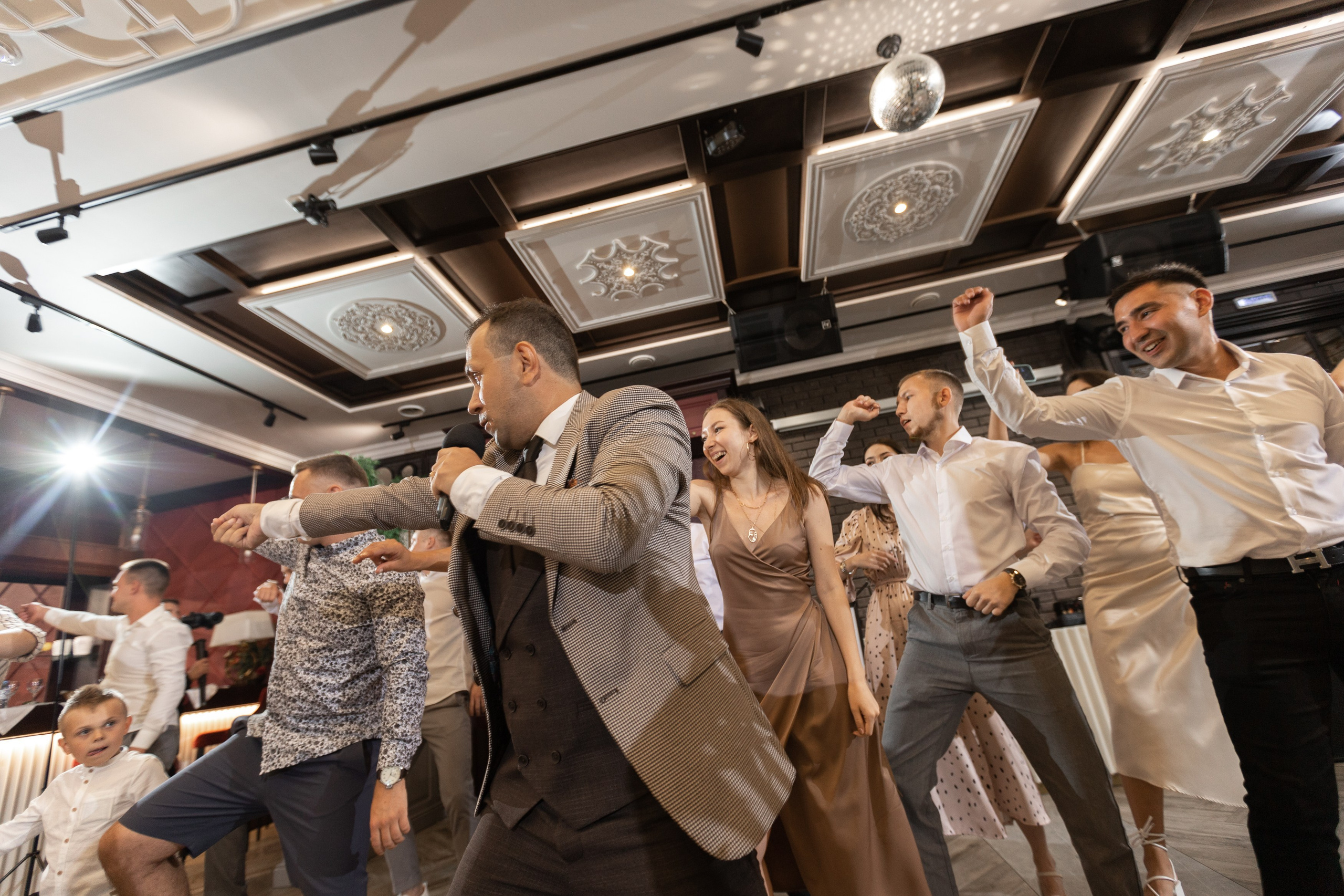 Свадебный фотограф Уфа — Руслан ГабдлисламовЖивые эмоции, красивые кадры, воспоминания на всю жизнь.Работаю по всей Республике Башкортоста. Свадебный фотограф Уфа Руслан Габдлисламов