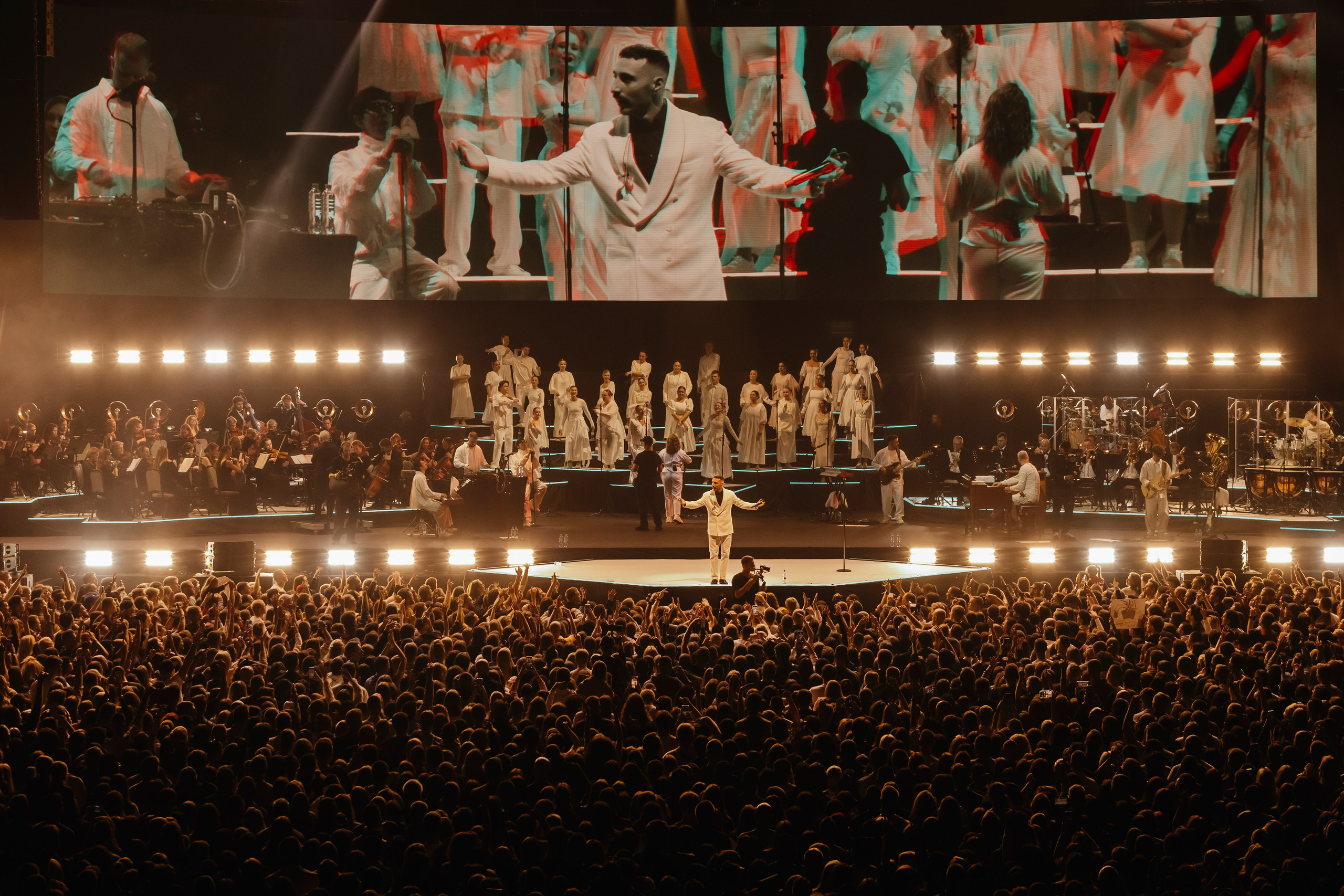 Концерт L’ONE с хором и симфоническим оркестром в Live Арене 19 октября 2025. Репортажный, event, концертный и backstage фотограф из Москвы Виталий Кривцов