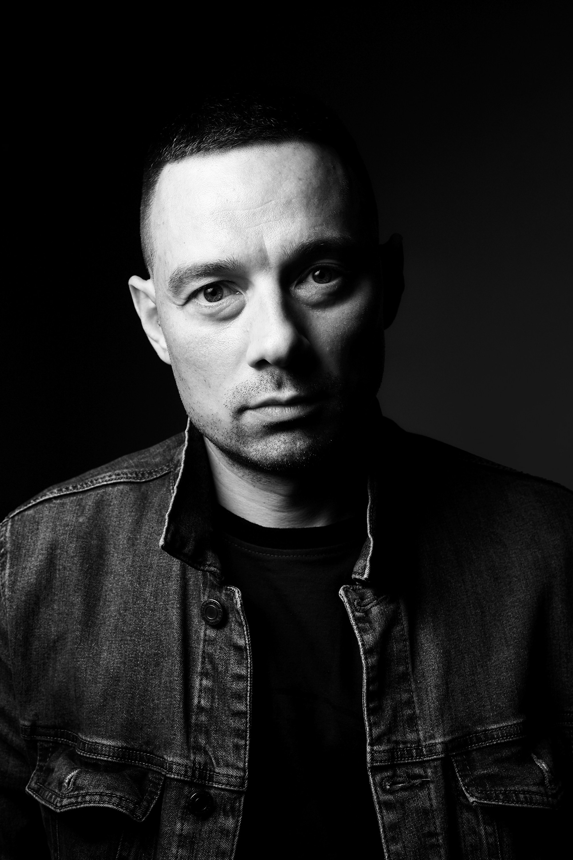 У меня дома (ЧБ)