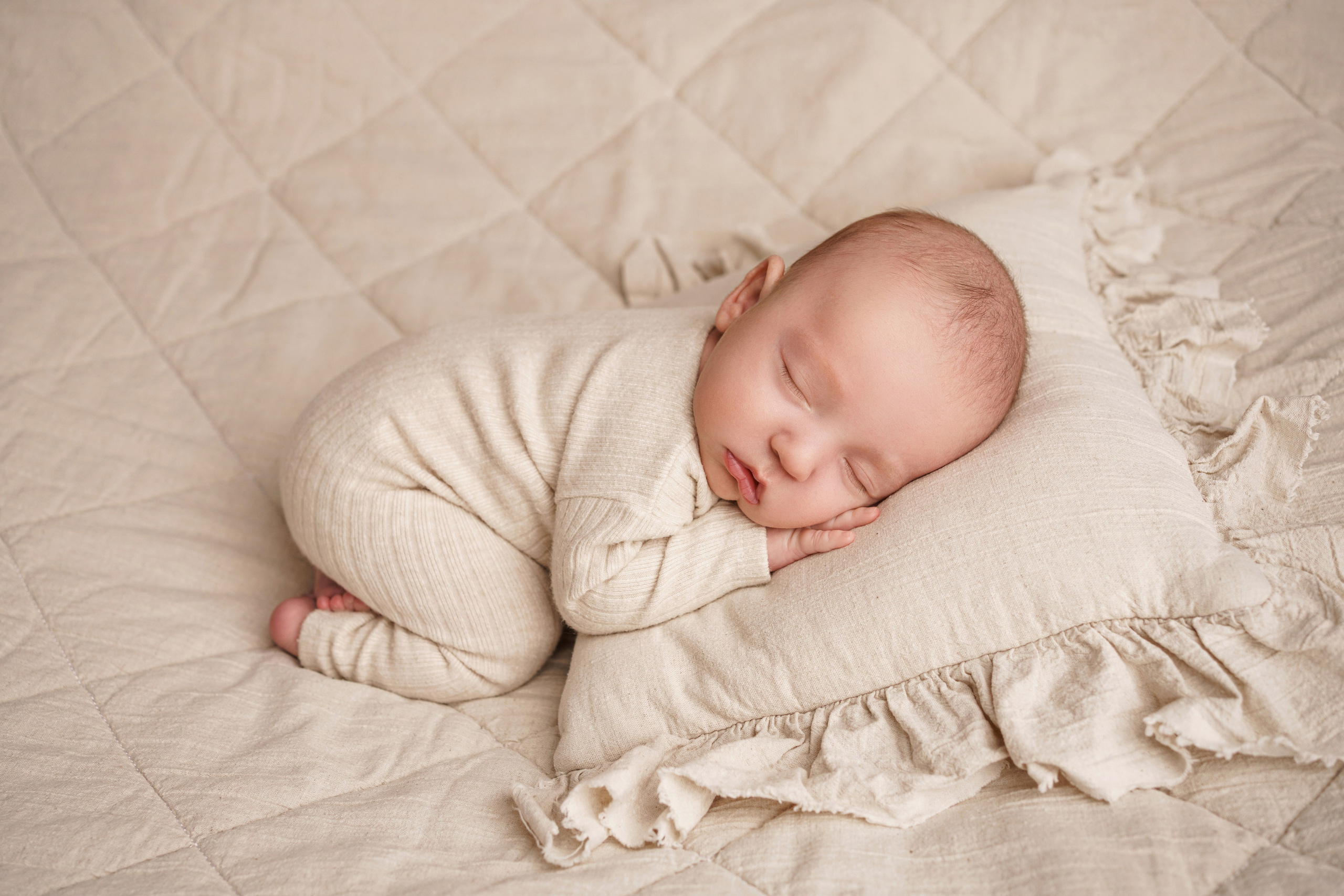 Лайф-съемка новорожденных | Первые семейные фото с малышом в Москве и МО. Фотосессия новорожденных в Москве и Московской области | Профессиональный фотограф newborn — Татьяна Иванова