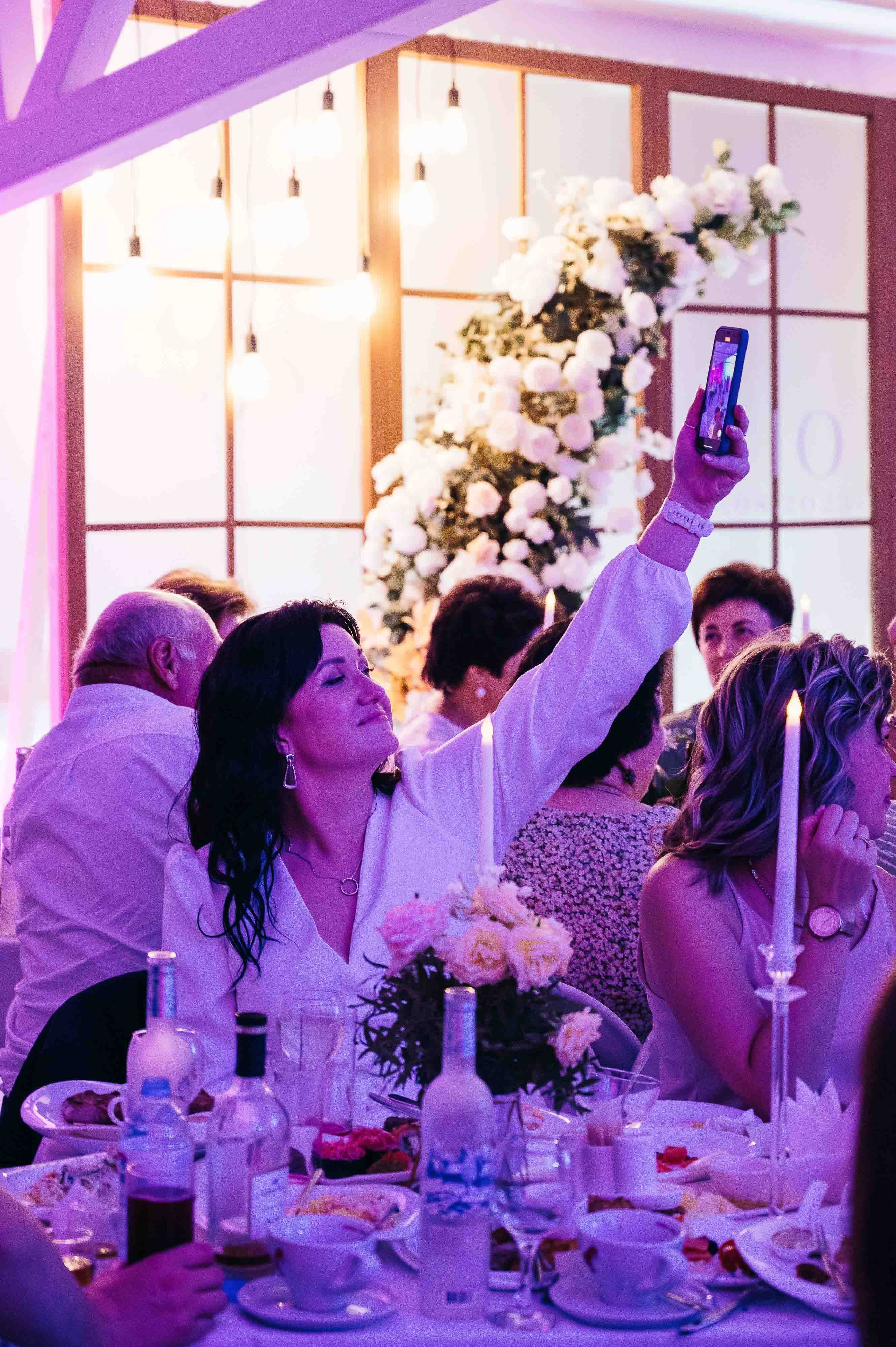 Совместные сборы в отеле. Свадебный и семейный фотограф в Котласе Никита Попов