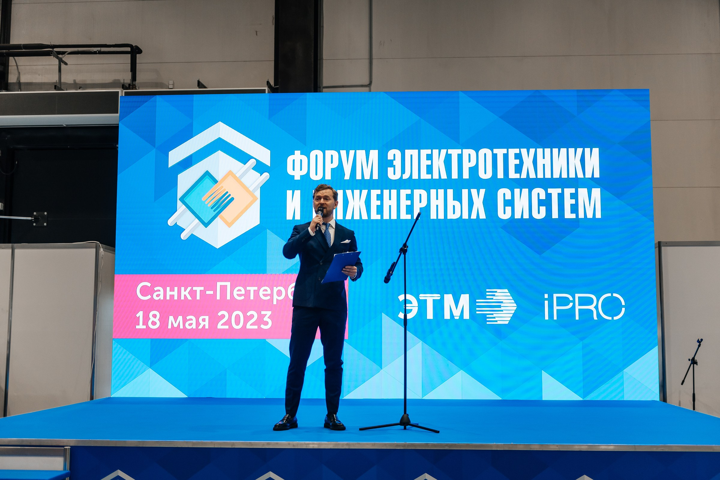 Репортажная съёмка на форуме ЭТМ. Свадебный фотограф в Санкт-Петербурге Венера Ахметова