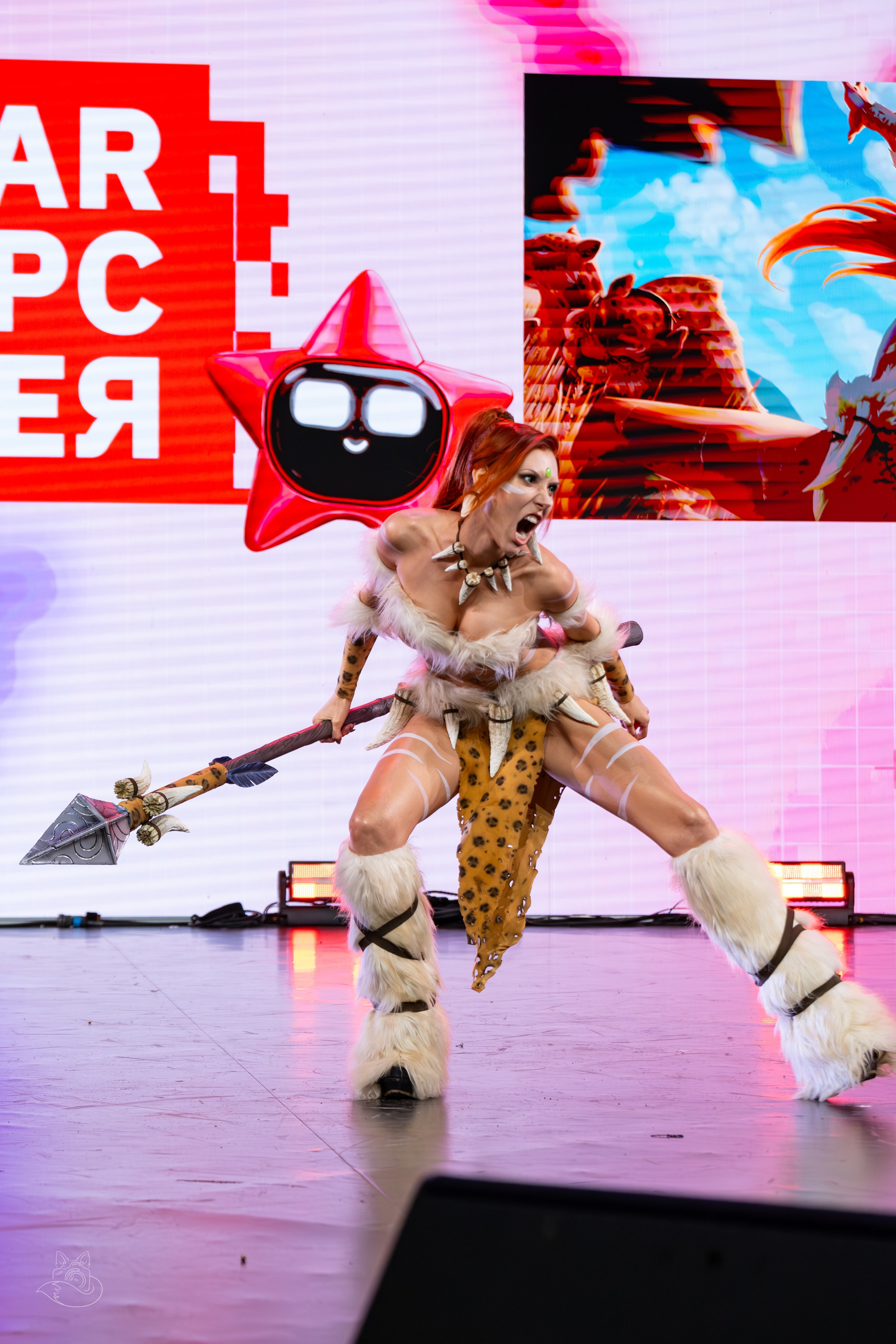 Сцена РЭД ЭКСПО 2024. Косплей фотограф