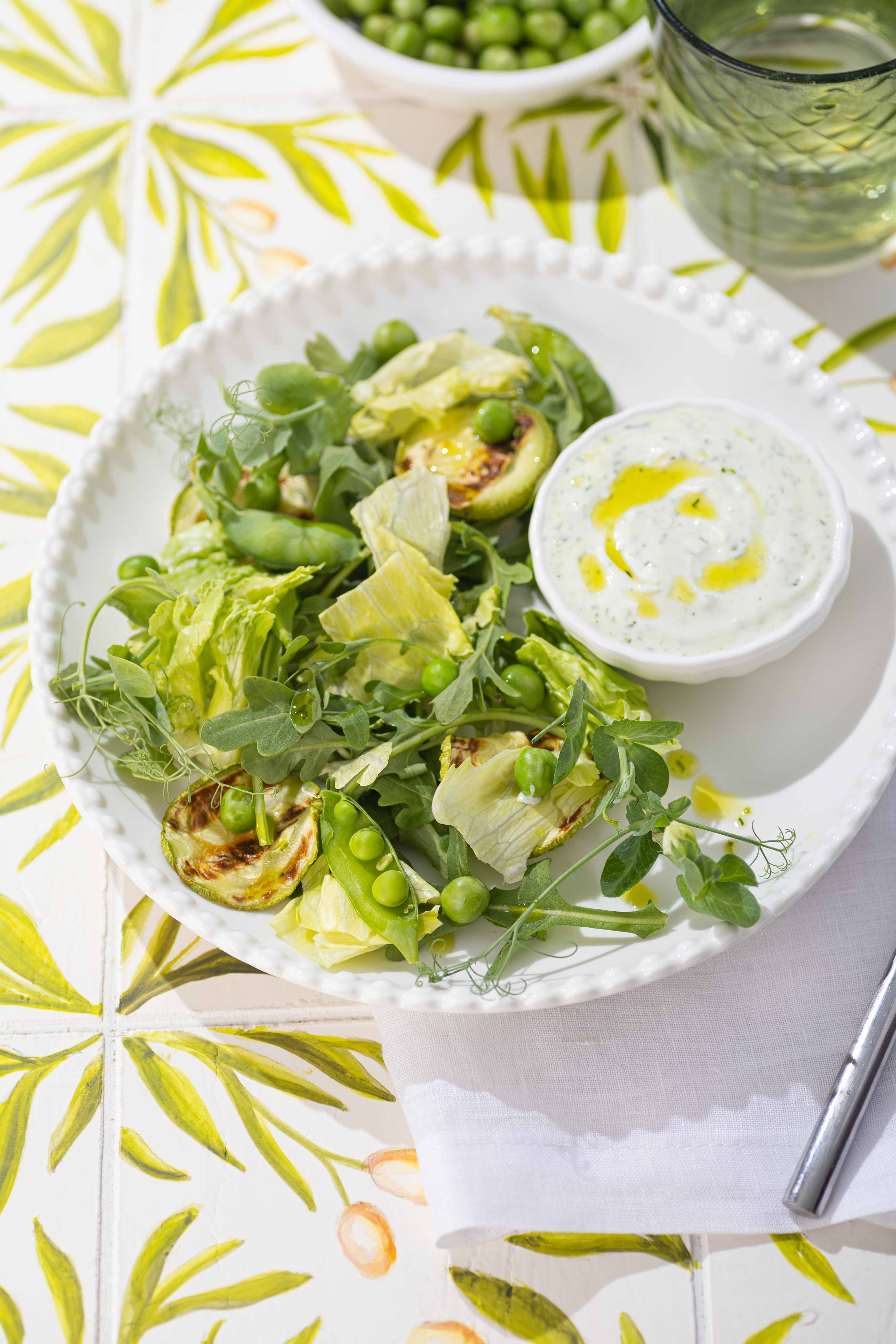 Фудстайлинг салата. Рецепт свежего салата из зелени.