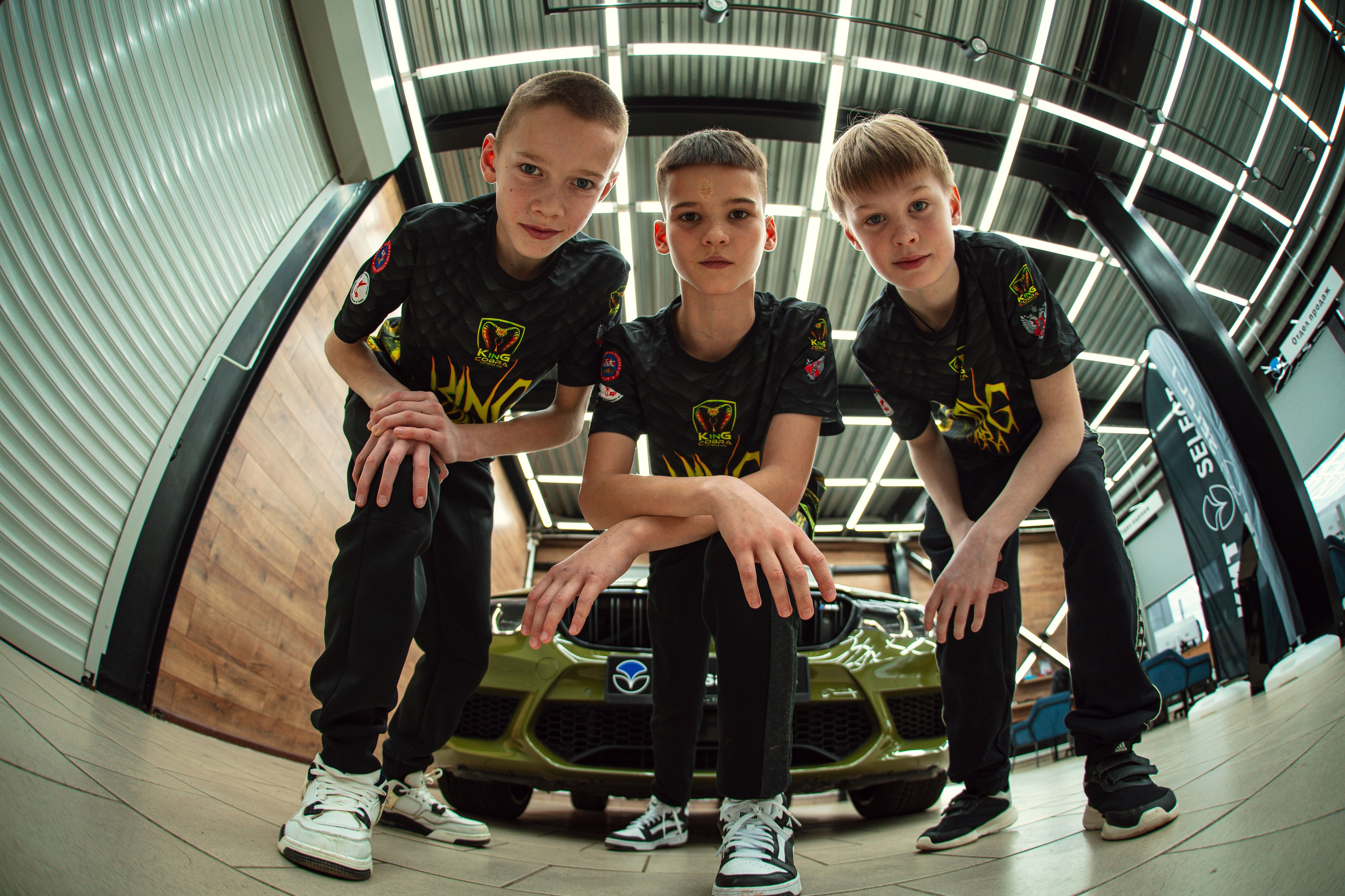 Автосалон КИТ и спортивная команда KINGCobra фотосессия. Бизнес фотограф Ижевск — Назаров Роман