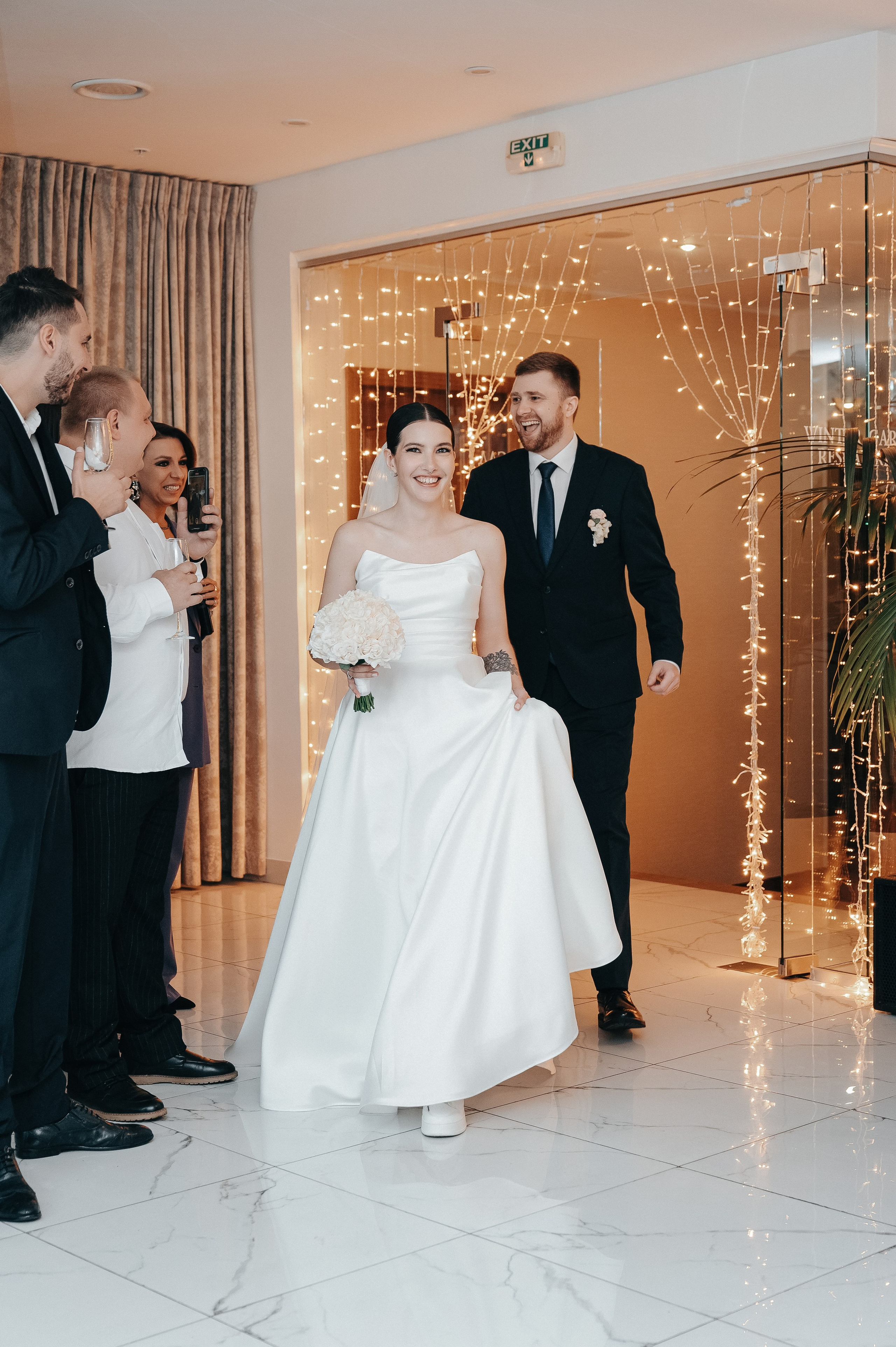 Свадебные приключения красивых и счастливых в Москве. Таганский ЗАГС + Golden Ring. Свадебный и семейный фотограф Виктория Носачёва. Щелково, Москва и МО