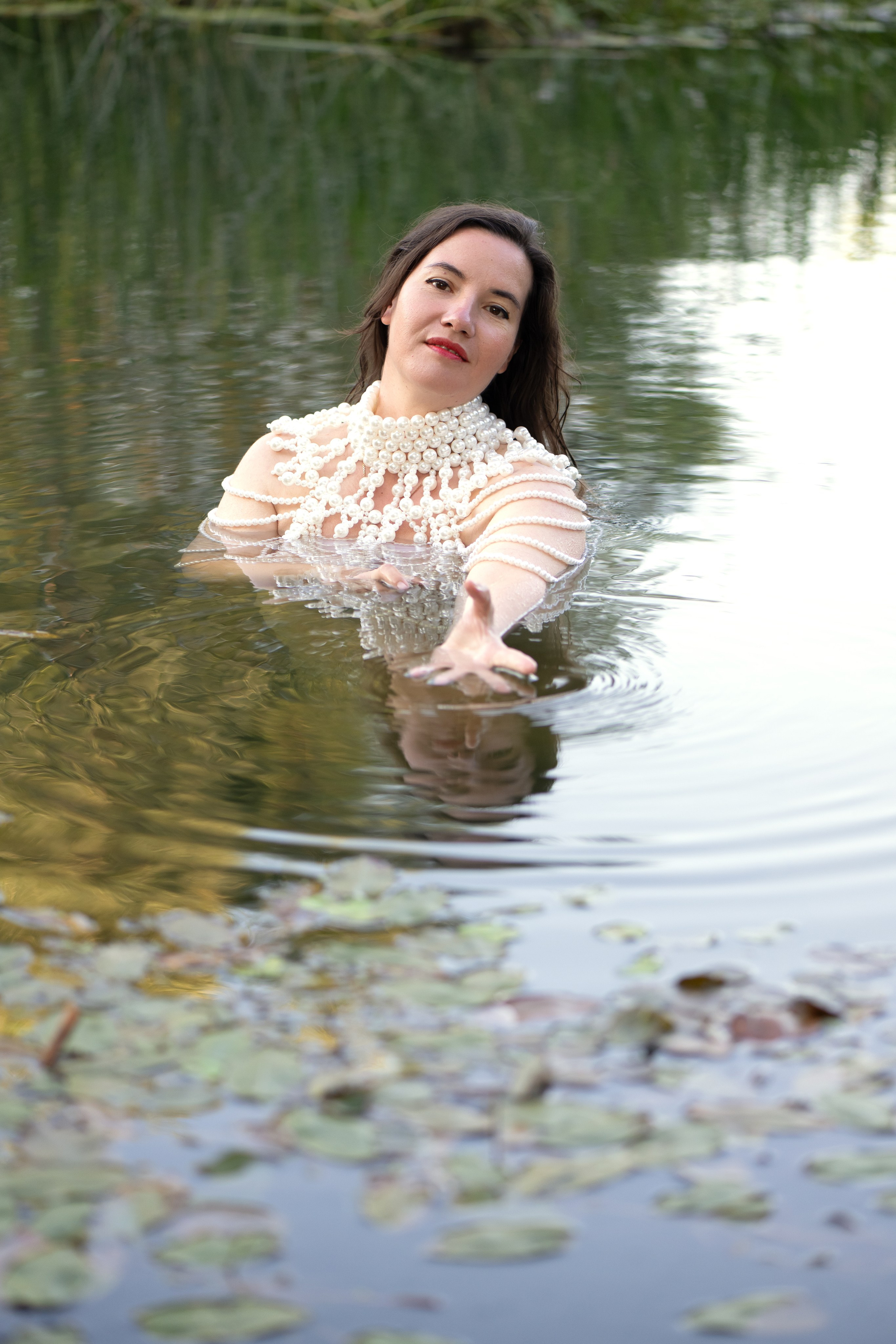 Платье, бусы и вода...... Главная