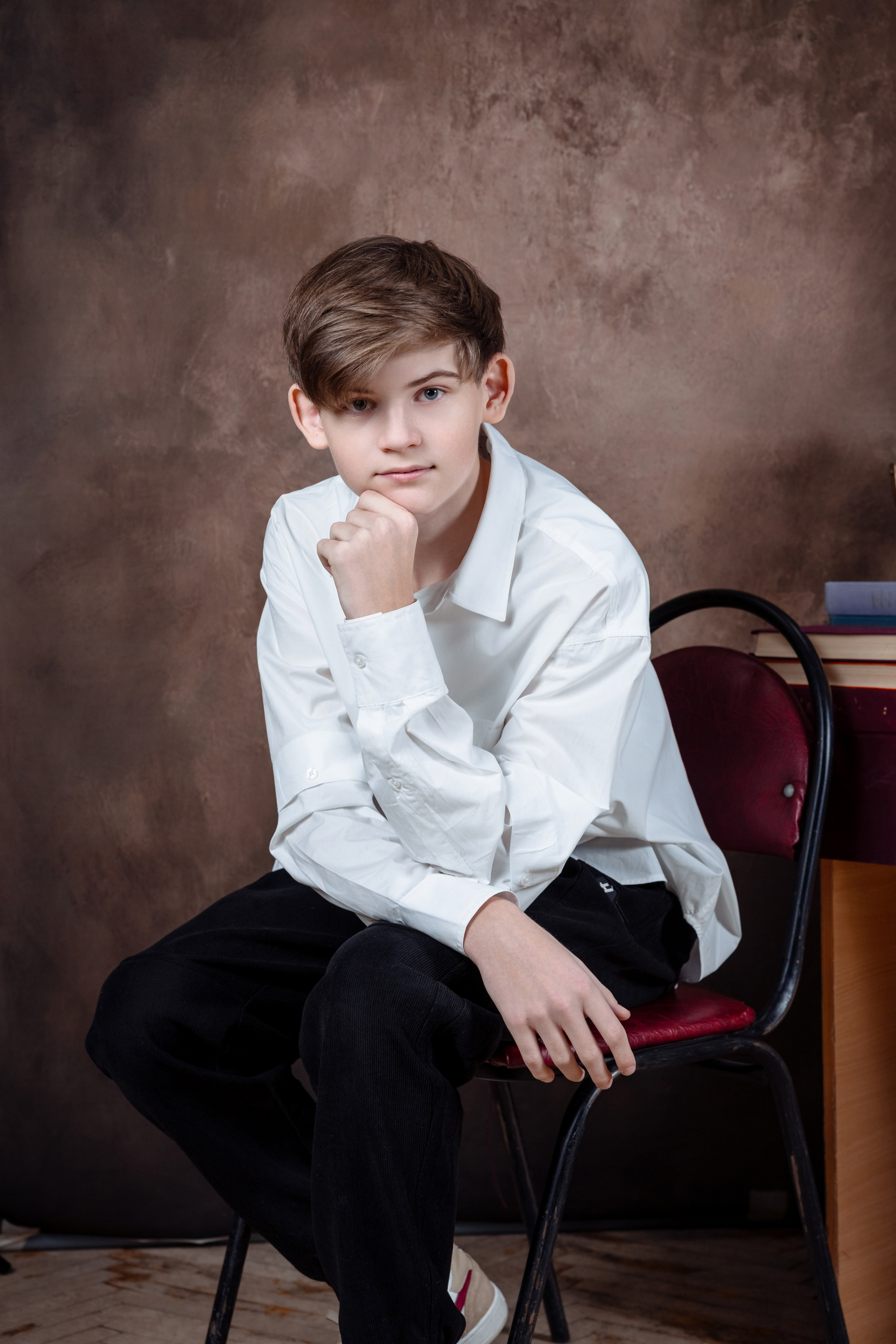 Старшая школа. Выпускные школьные фото­альбомы для школ и детских садов в Волгограде и Волжском