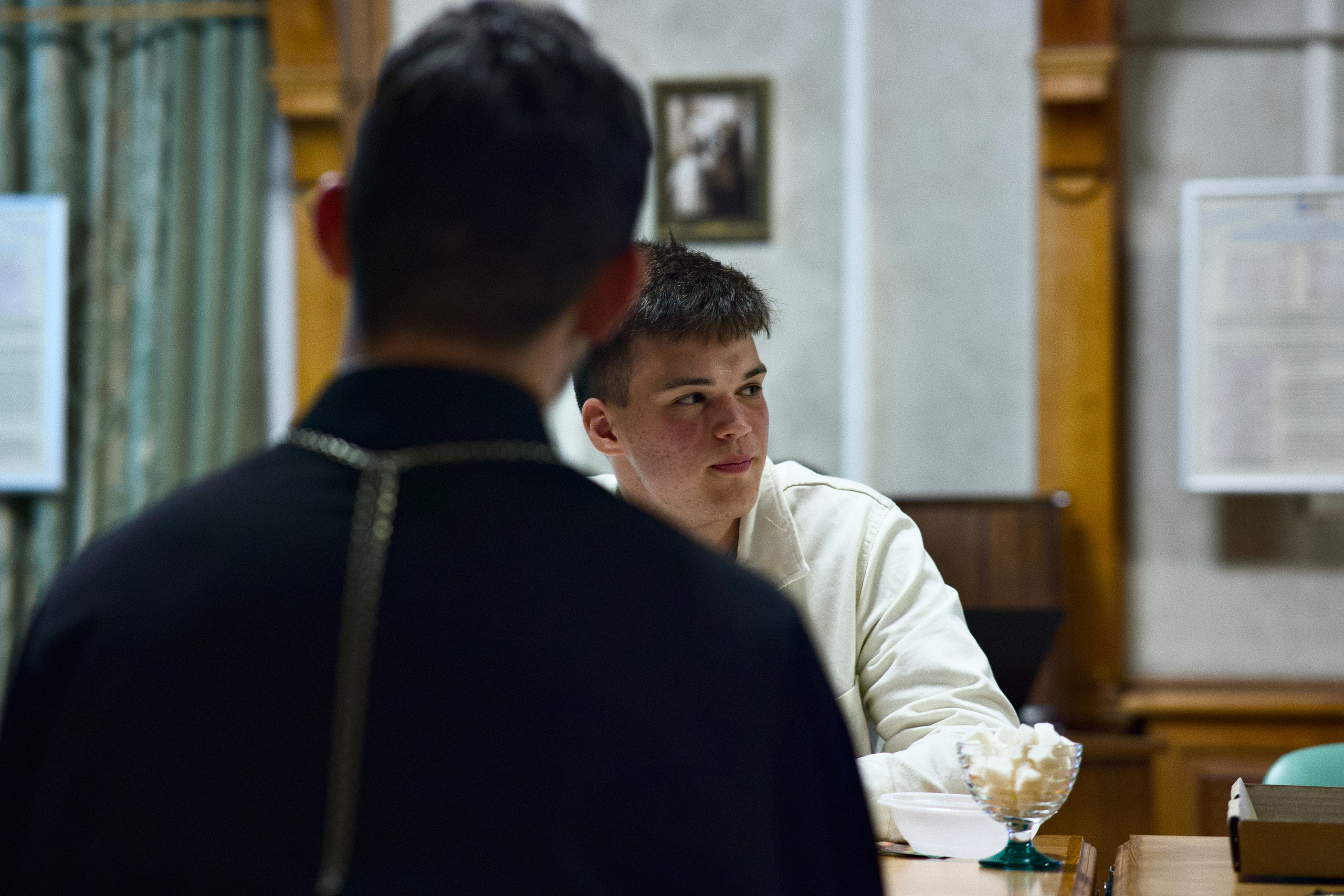 Встреча митрополита Евгения с православной молодежью Екатеринбурга в храме Вознесения. Илья Антропов: фотограф и документалист. Портрет, документалистика, бизнес, видео, AI
