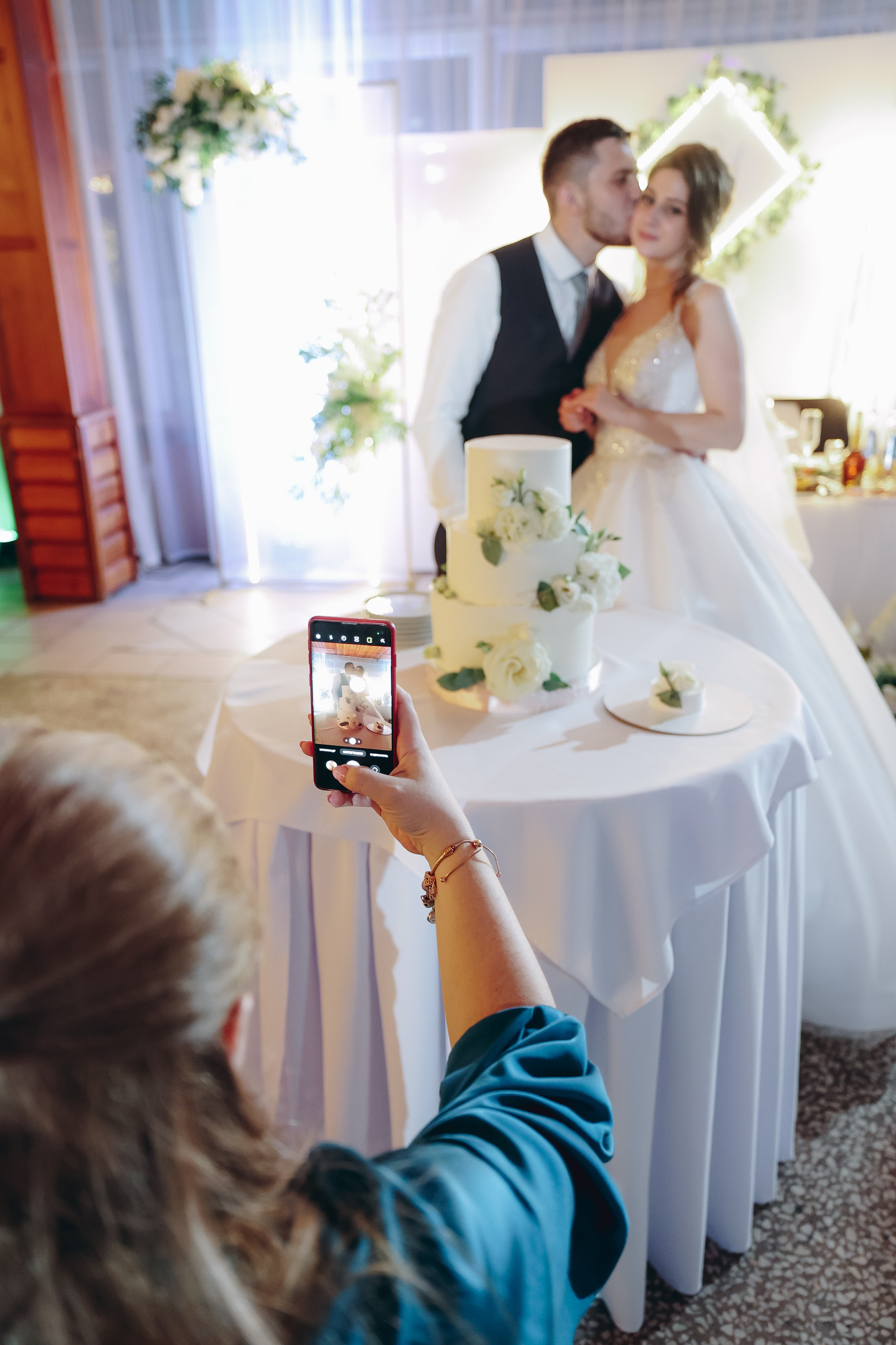 Виктор и Алина. Ведущий на свадьбу в Балашихе, Железнодорожном, Москве Евгения Гундер